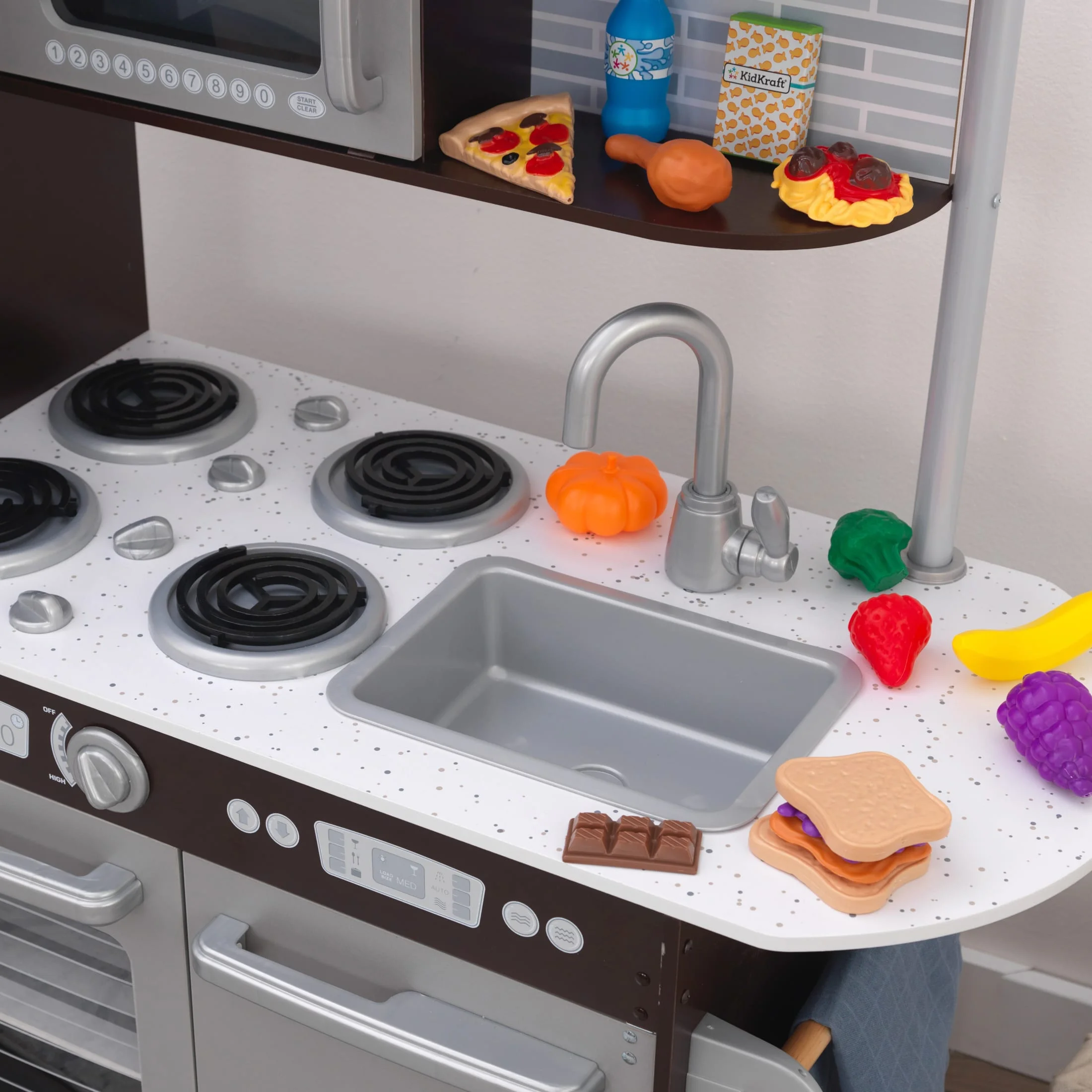 2025 KidKraft Uptown Espresso Houten Speelkeuken met 30 Speelse Voedselaccessoires