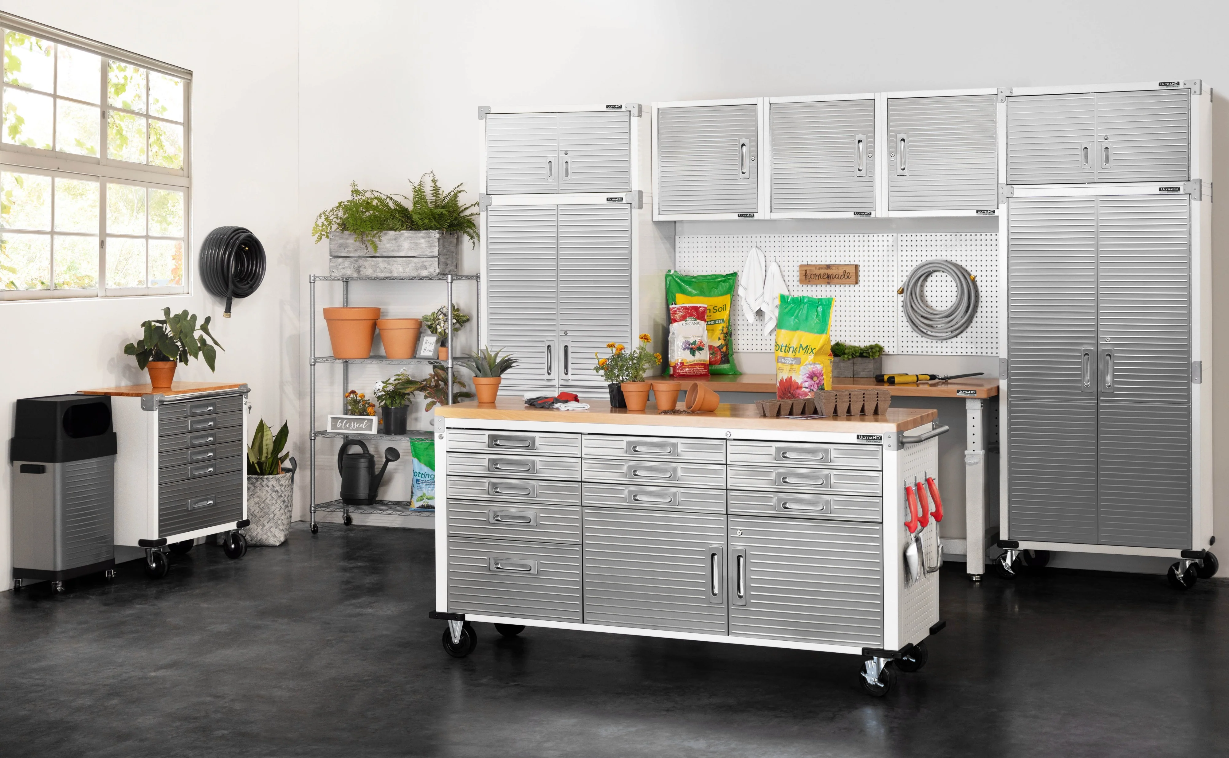 2025 UltraHD? Stapelbare Bovenkast