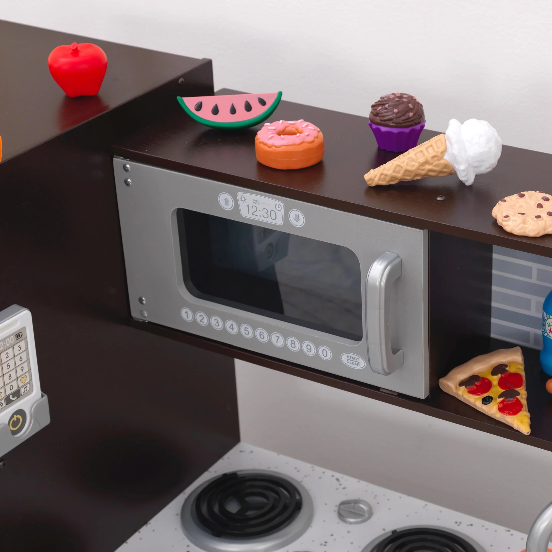 2025 KidKraft Uptown Espresso Houten Speelkeuken met 30 Speelse Voedselaccessoires