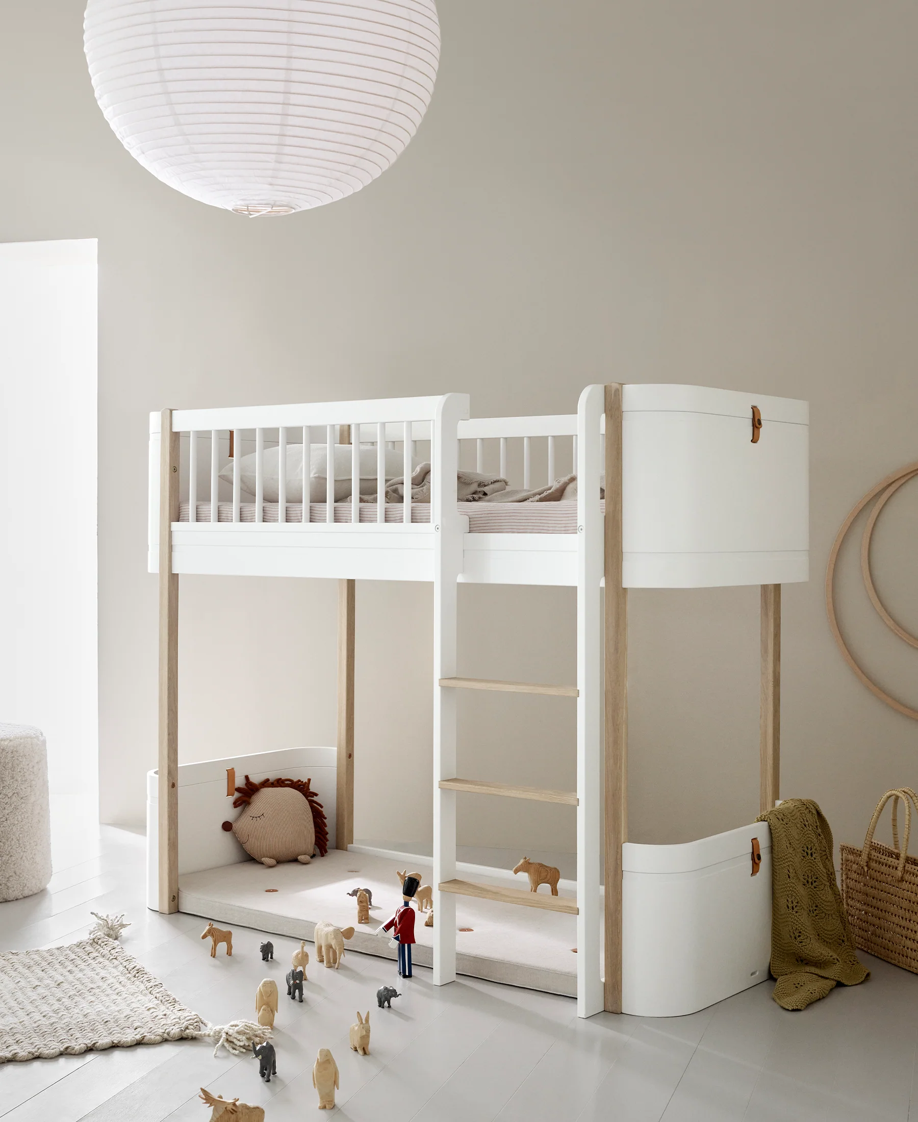 2025 Wood Mini+ halfhoog stapelbed, wit/eik 041447
