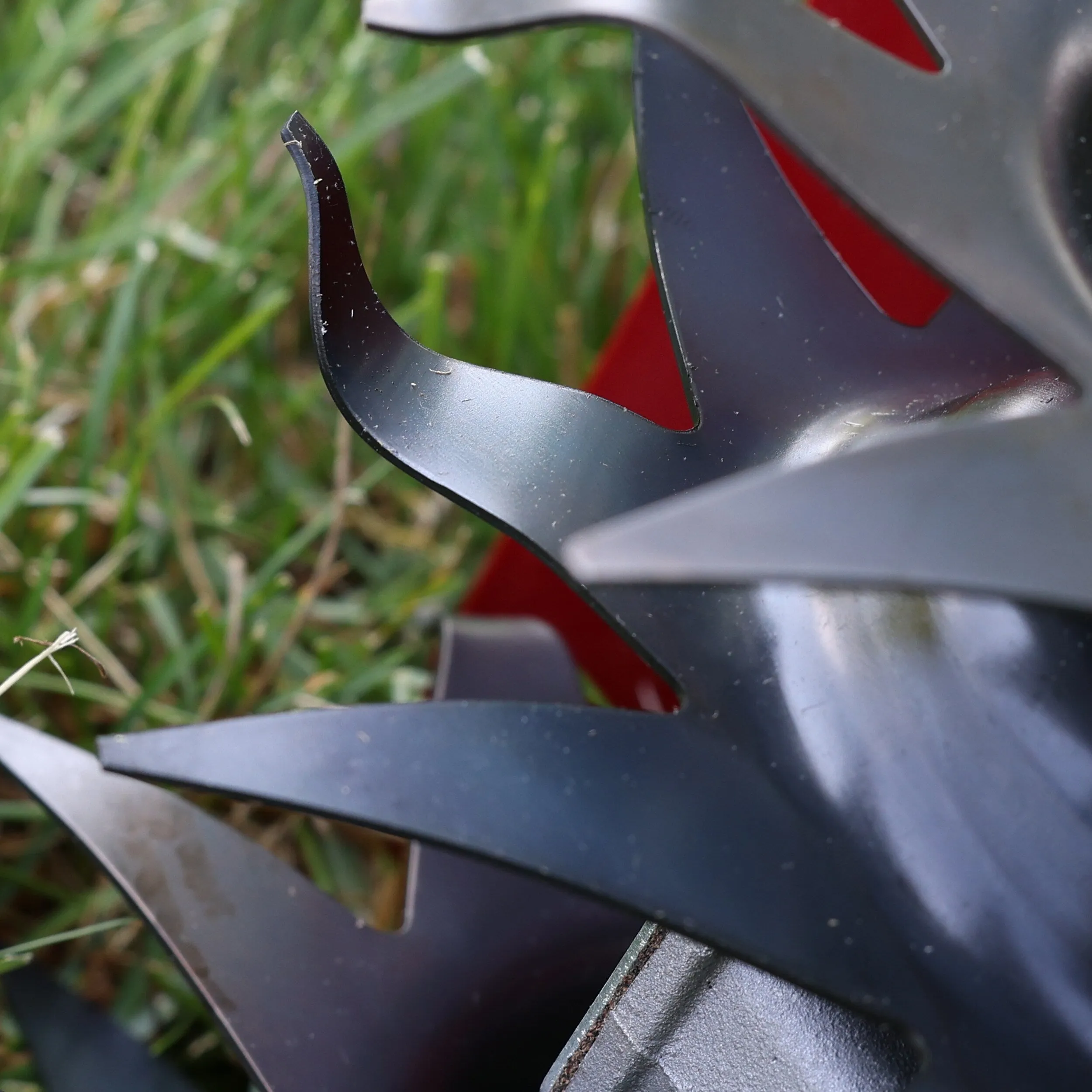 MANTIS 7268 Mini-Cultivator / Grondfrees �C 25 cc motor �C 9 inch voorste frezen �C Voorwaartse rotatie (CARB)