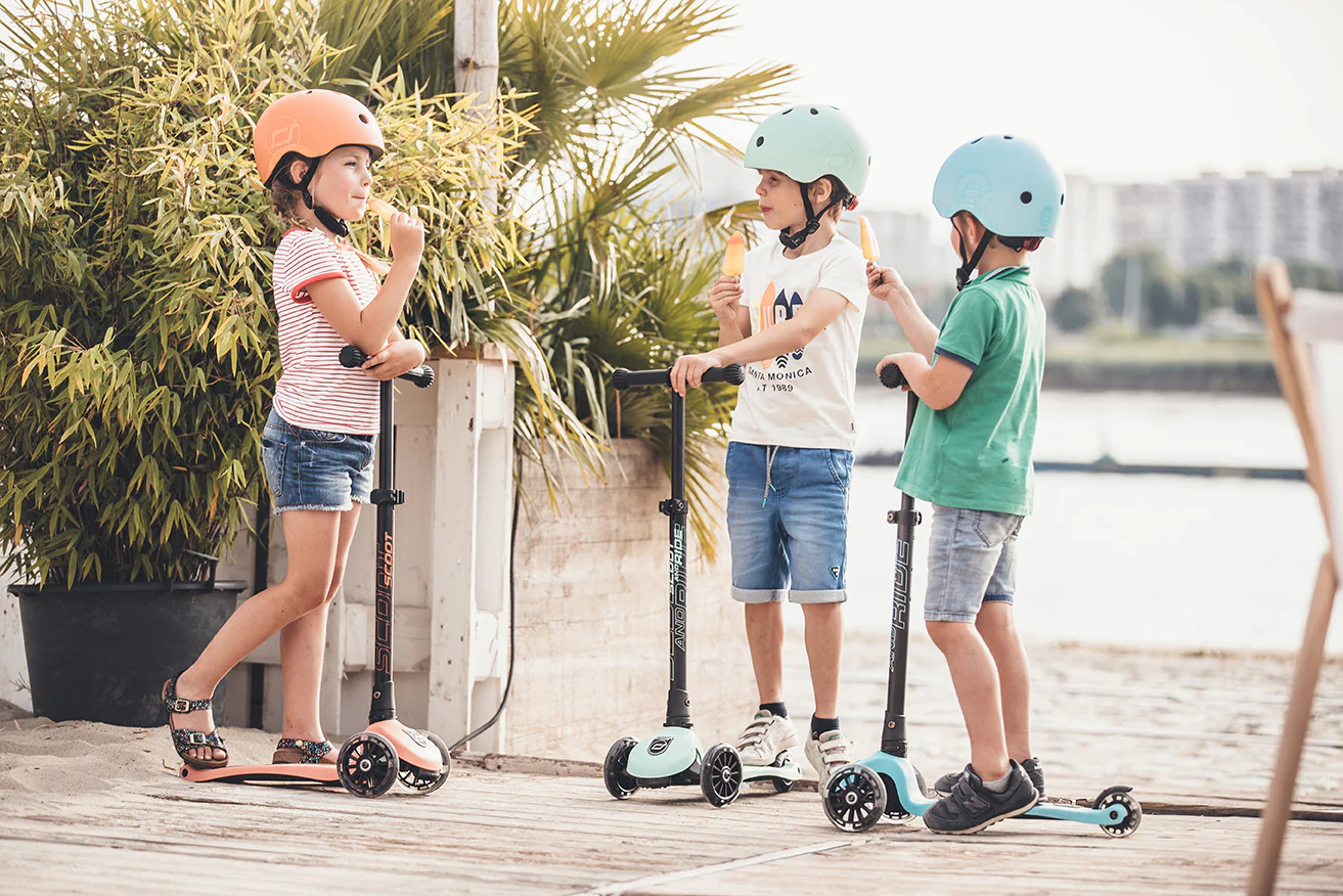 2025 Scoot & Ride Highwaykick 3 LED �C Step voor kinderen met opvouwbaar stuur en lichtgevende wielen