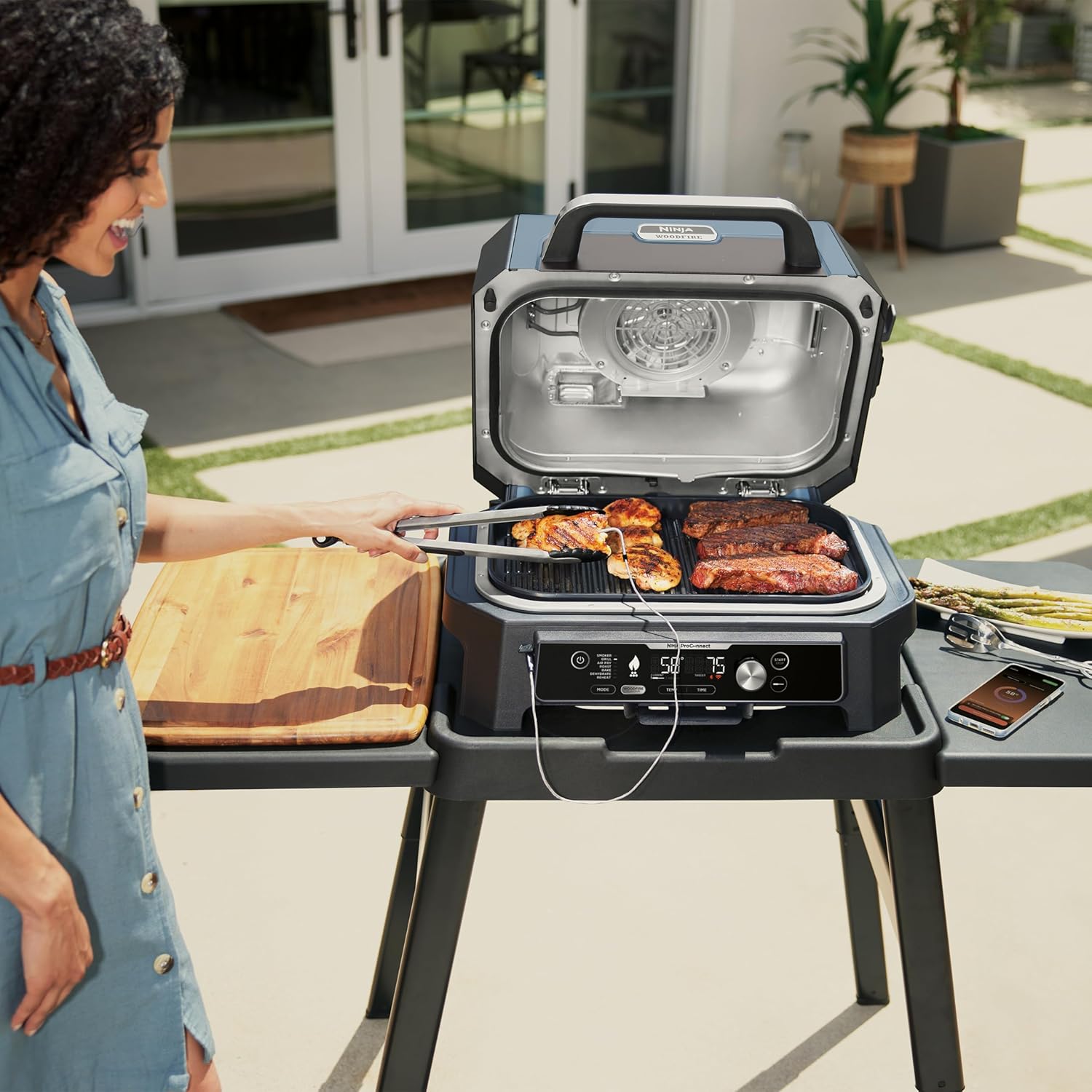Ninja Woodfire Pro Connect XL Electric BBQ Grill & Smoker with App Control, Digital Sensor, Large 7-in-1 Grill & Air Fryer with Wood Fire Pellets, Weatherproof, Black OG901EU