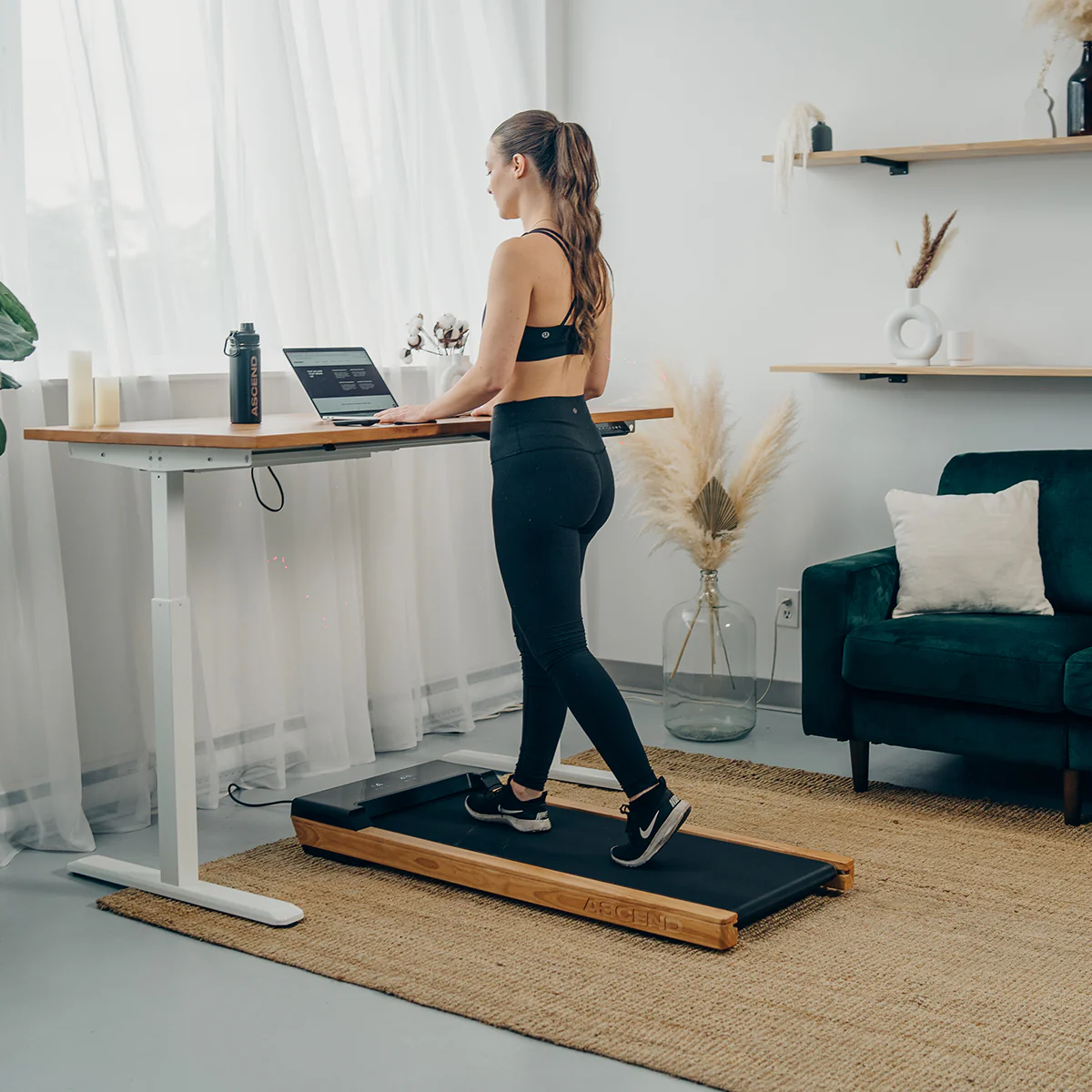 2025 Elegante Houten Onderbureau Wandelmat �C Compact, Stille Motor van 1,68 HP, 12 Trainingsprogramma��s, Bluetooth en Afstandsbediening