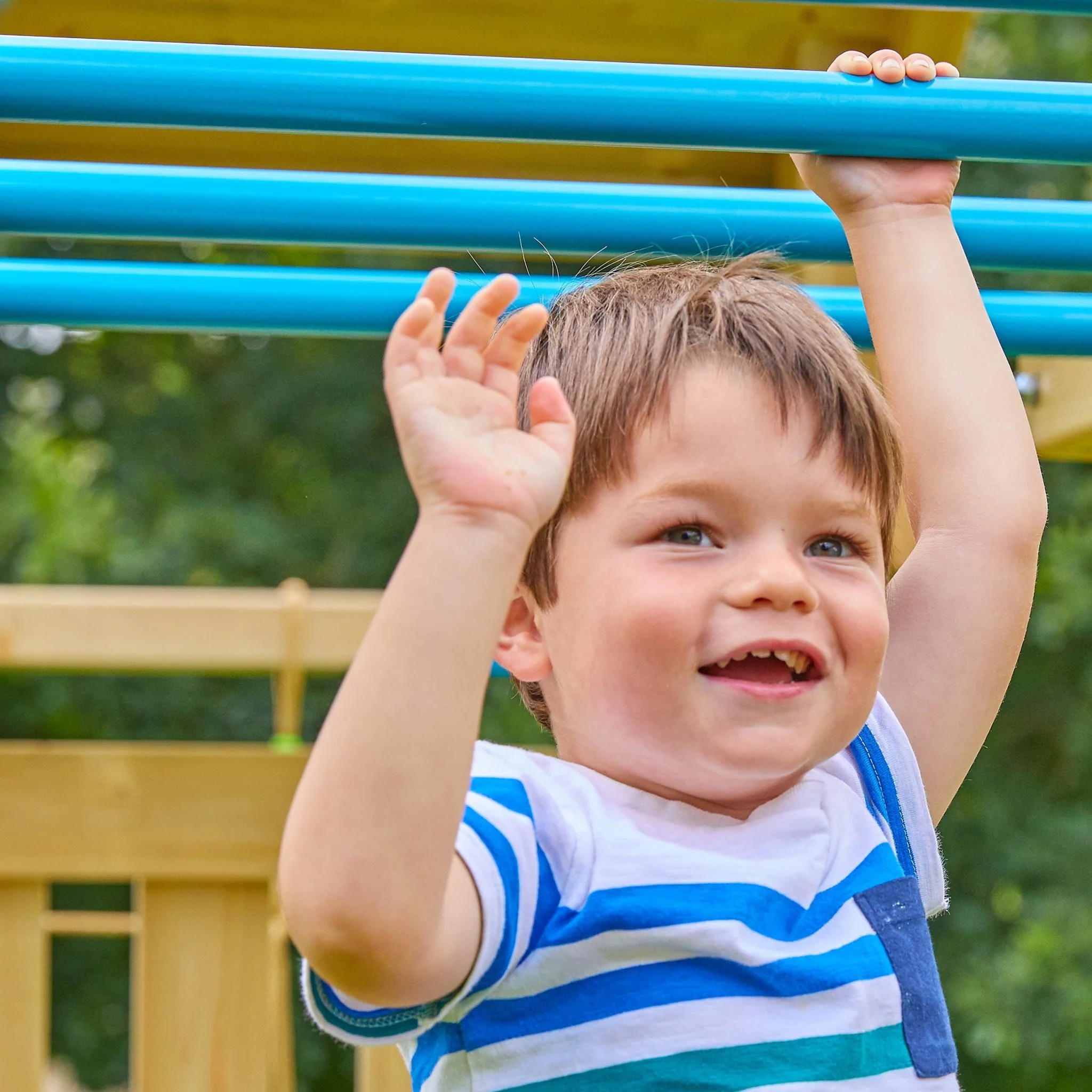 TP Skywood Klimstructuur van Hout met Ripple Glijbaan, Monkey Bars en Dubbele Schommelarm - FSC? Gecertificeerd