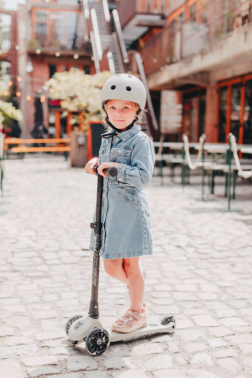 2025 Scoot & Ride Highwaykick 3 LED �C Step voor kinderen met opvouwbaar stuur en lichtgevende wielen