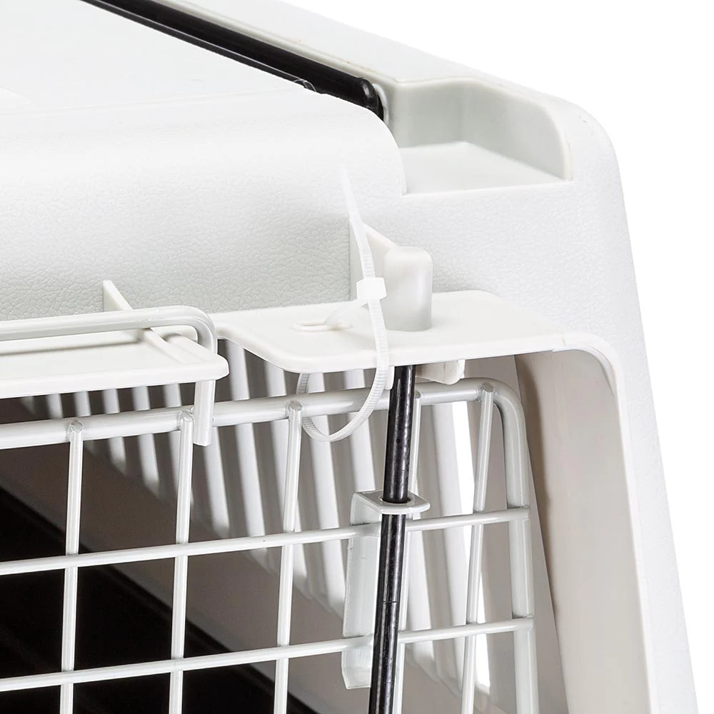 2025 Atlas 40 transportbox voor middelgrote honden �C veilig, geventileerd en IATA-conform. Met praktische handgreep, voederbak en optionele accessoires