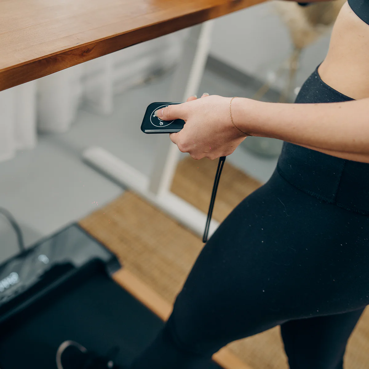 2025 Elegante Houten Onderbureau Wandelmat �C Compact, Stille Motor van 1,68 HP, 12 Trainingsprogramma��s, Bluetooth en Afstandsbediening