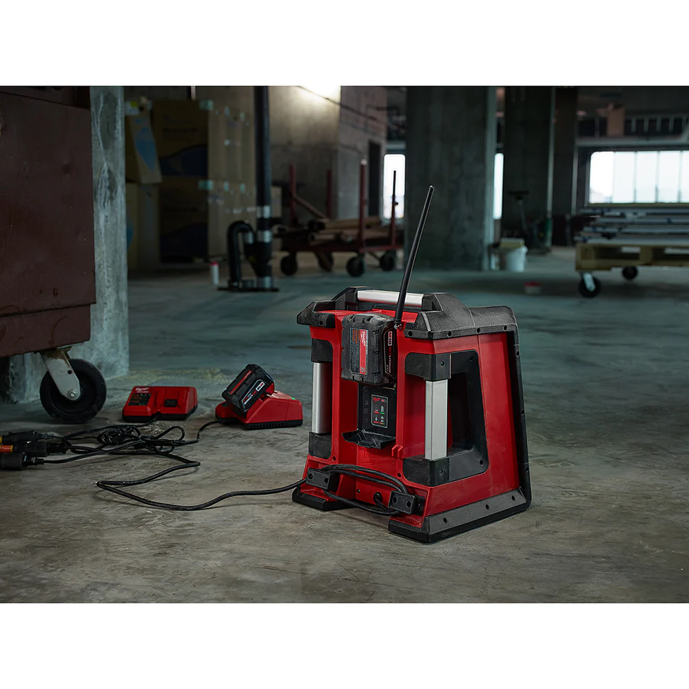 2025 Milwaukee 2792-20 Bluetooth Radio / Cargador M18 18V voor Werkplek - Los Gereedschap