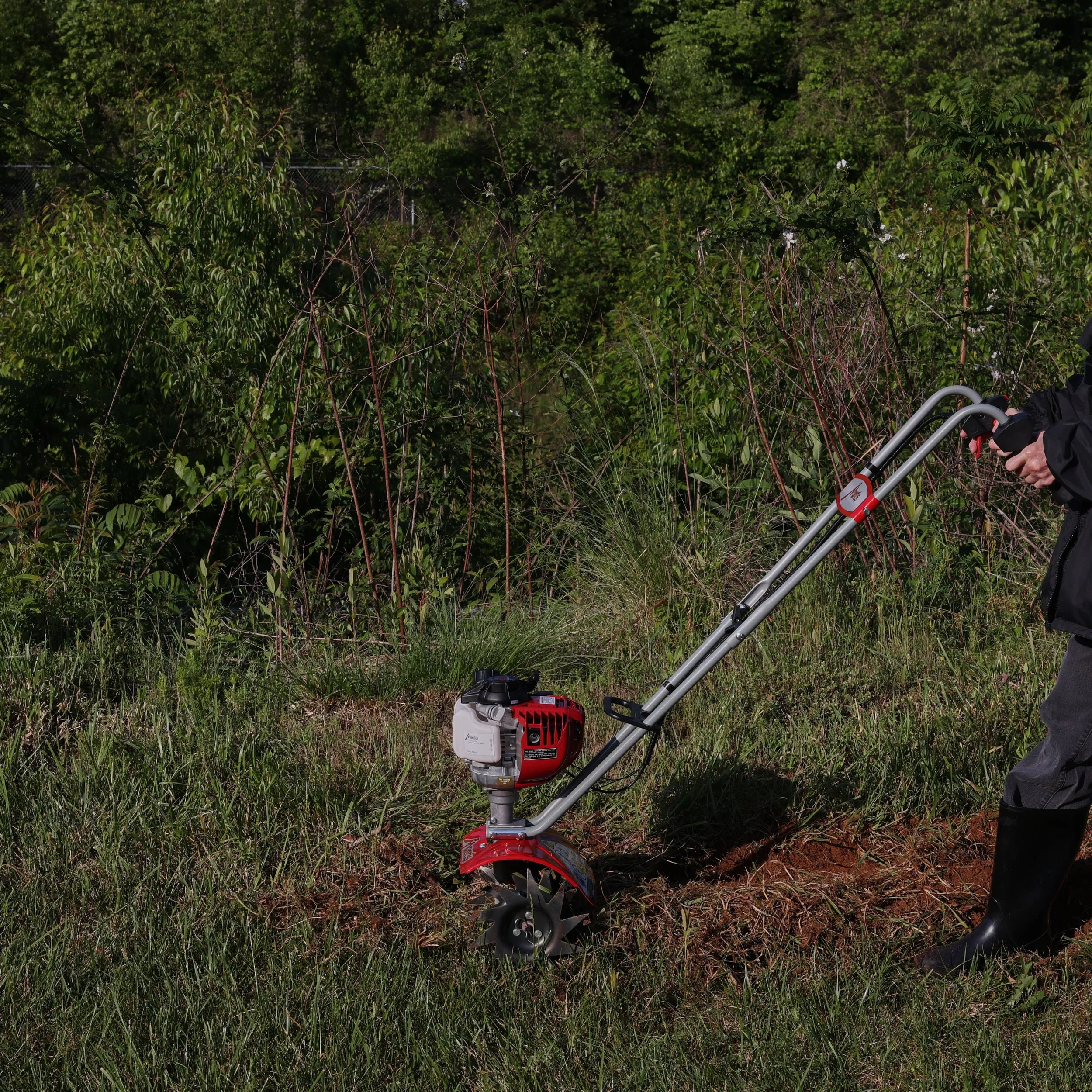 MANTIS 7268 Mini-Cultivator / Grondfrees �C 25 cc motor �C 9 inch voorste frezen �C Voorwaartse rotatie (CARB)