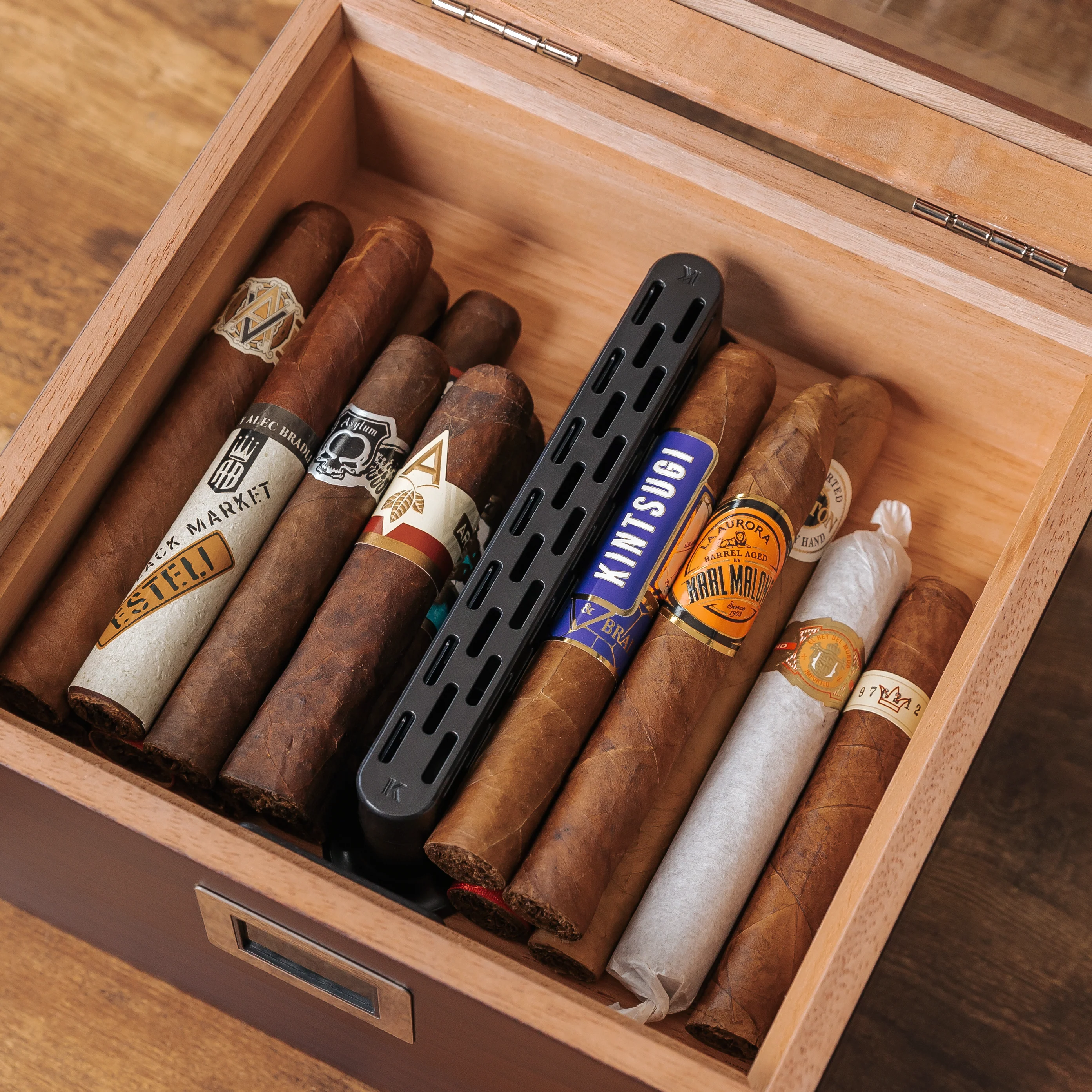 2025 Renzo Humidor �C Precisie Ontworpen voor Perfecte Vochtigheid