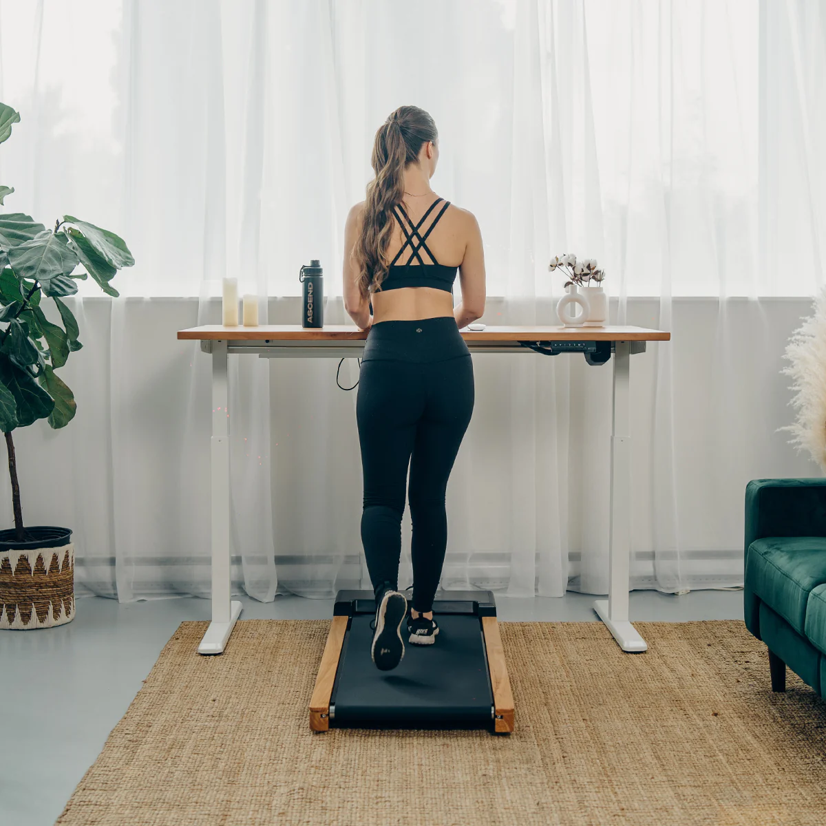 2025 Elegante Houten Onderbureau Wandelmat �C Compact, Stille Motor van 1,68 HP, 12 Trainingsprogramma��s, Bluetooth en Afstandsbediening