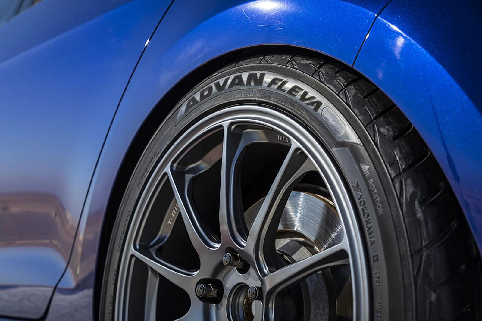 V701 185/55R15 82V Performance Tire