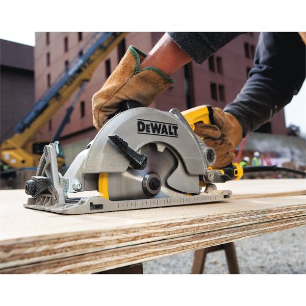 15-Amp 7-1/4-in Worm Drive Corded Circular Saw