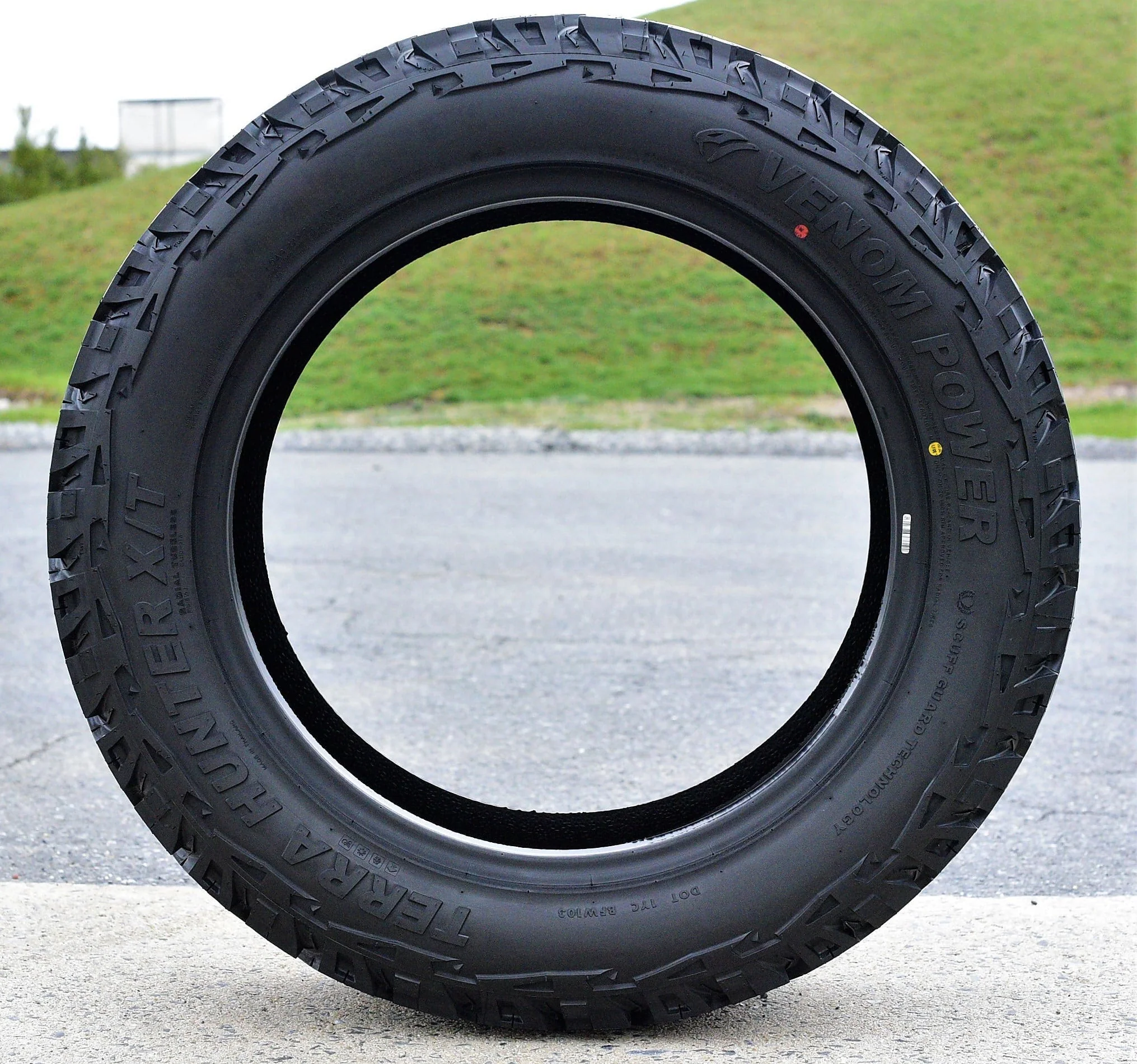 Venom Power Terra Hunter 265/65R17 112T All-Terrain Tire