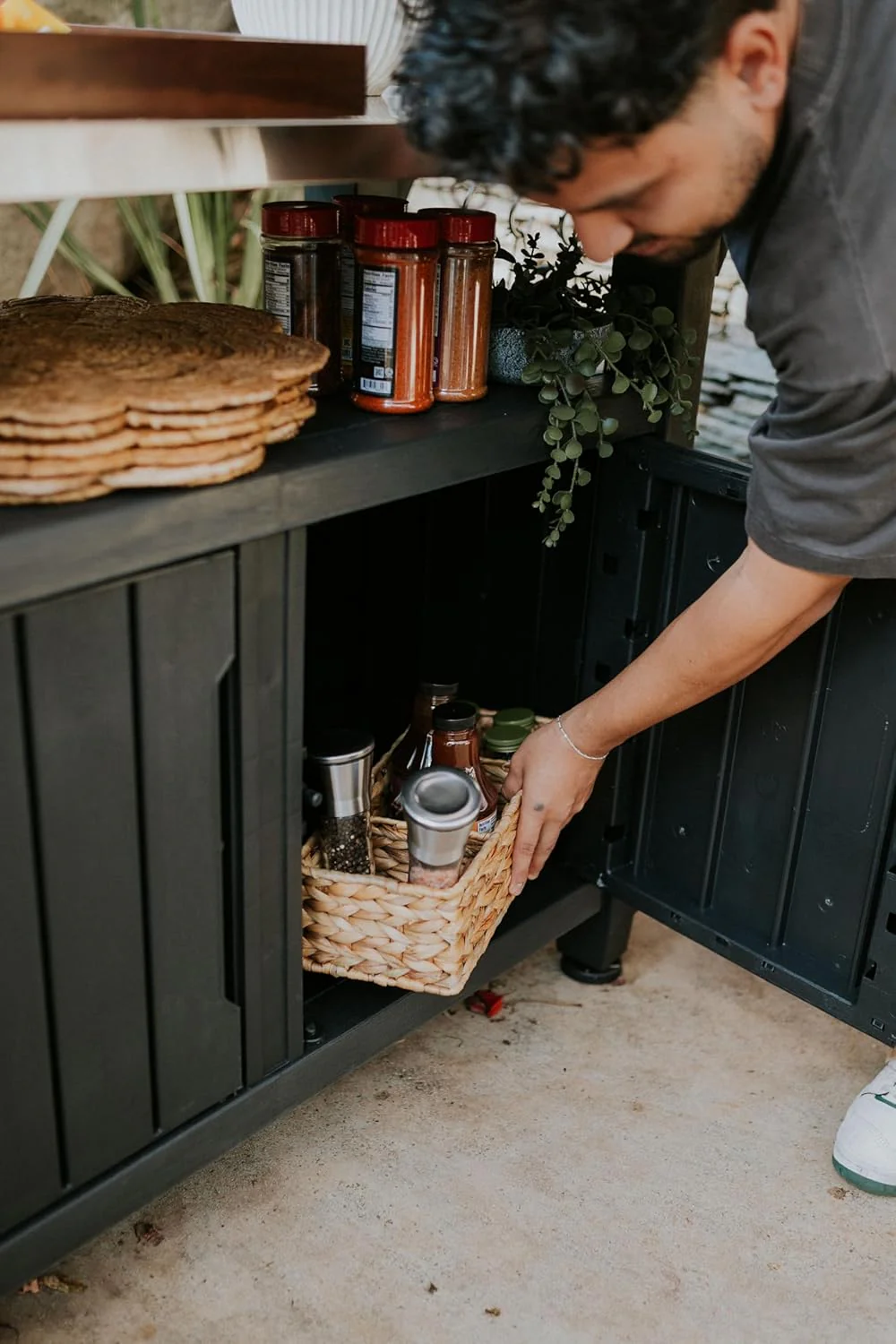 Keter Outdoor Rolling Table Cart for Food Prep, Storage, Bar & Grill, Dark Brown