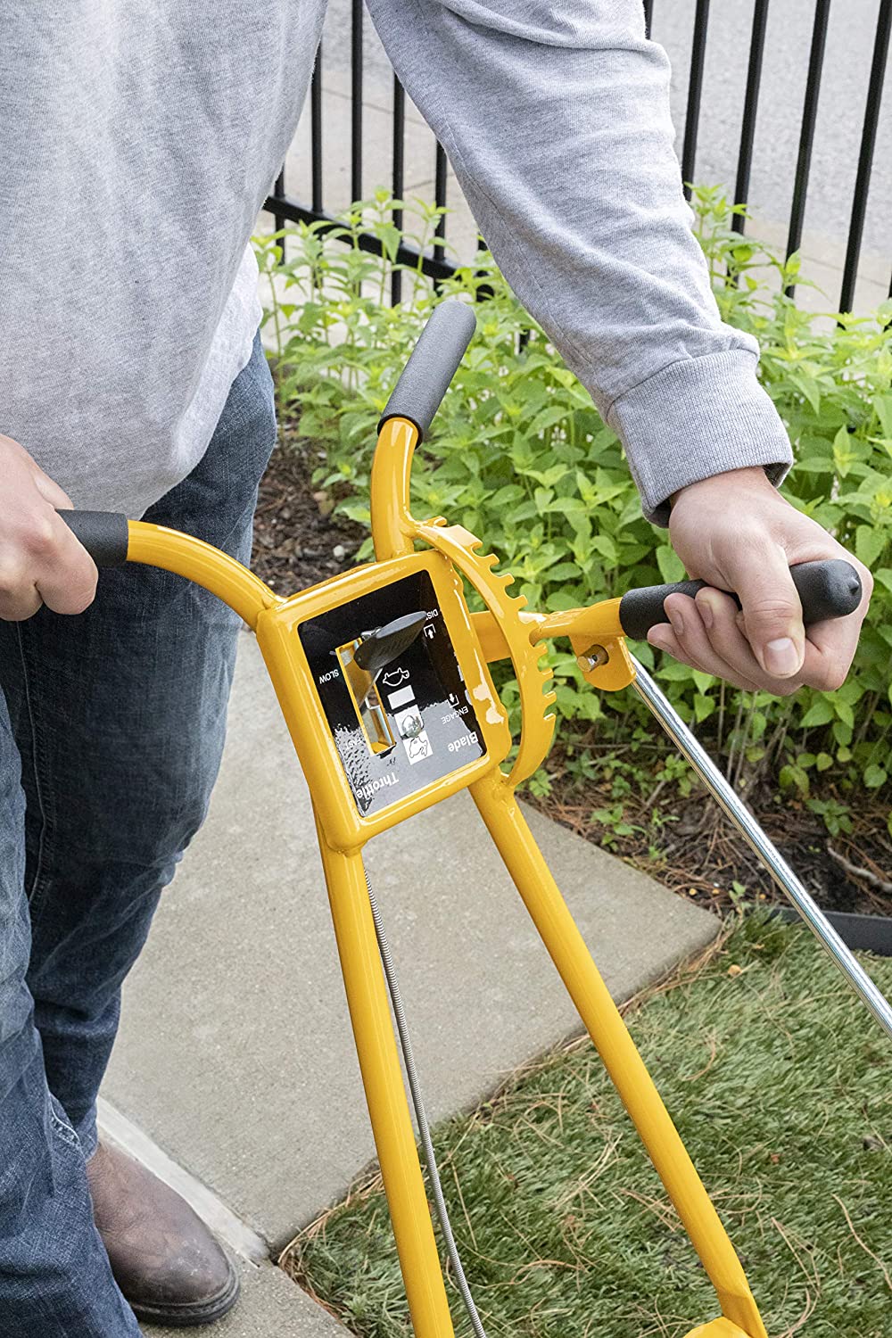 101-5.5GT-7Gas Powered Lawn Edger, 5.50 Gross Torque/3.5 B&S Engine 7 Wheels