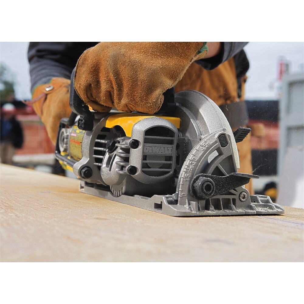 15-Amp 7-1/4-in Worm Drive Corded Circular Saw