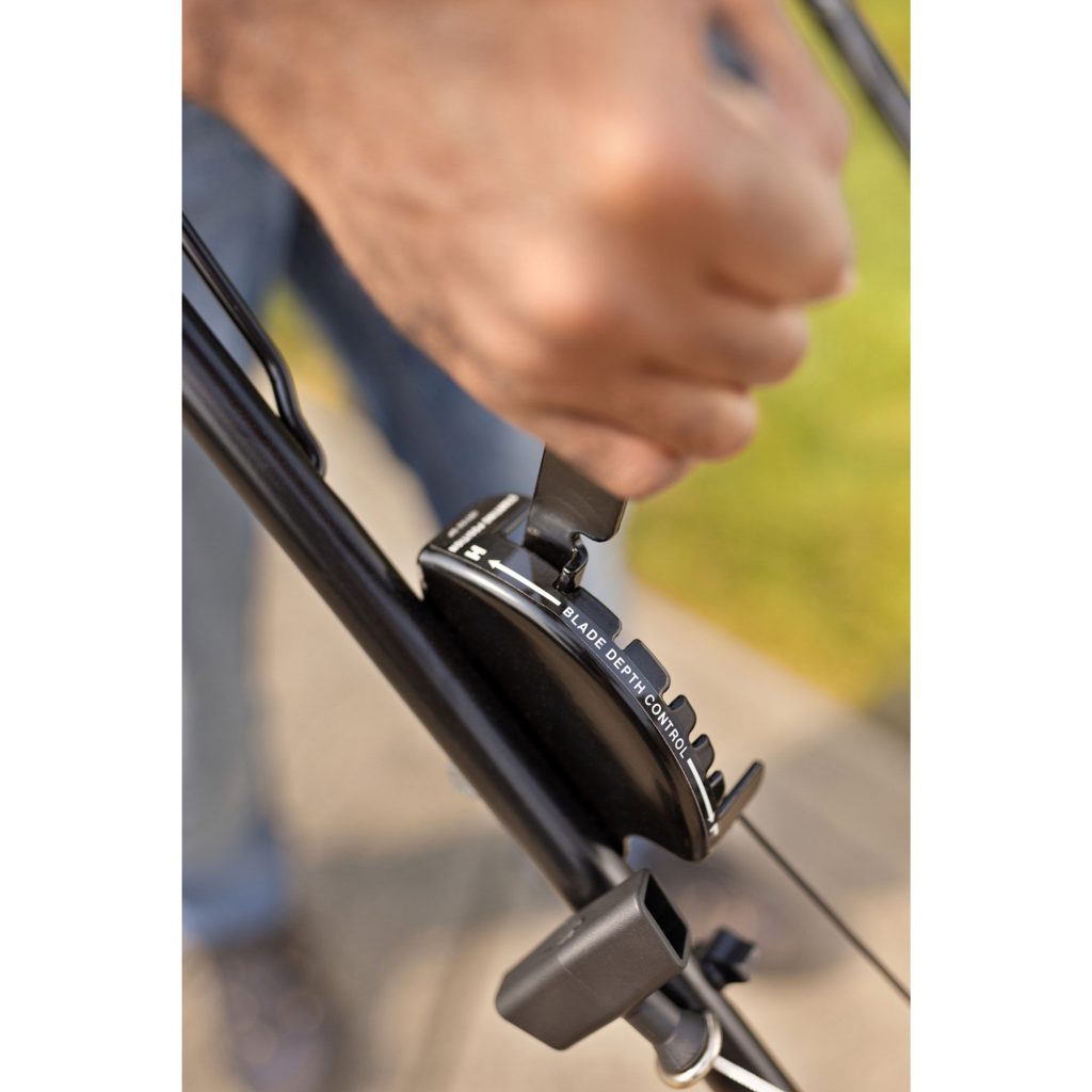 TBE550 Driveway Edger, 140cc Briggs & Stratton Engine, 9��� Triple-Edge Blade, 3 Bevel Positions