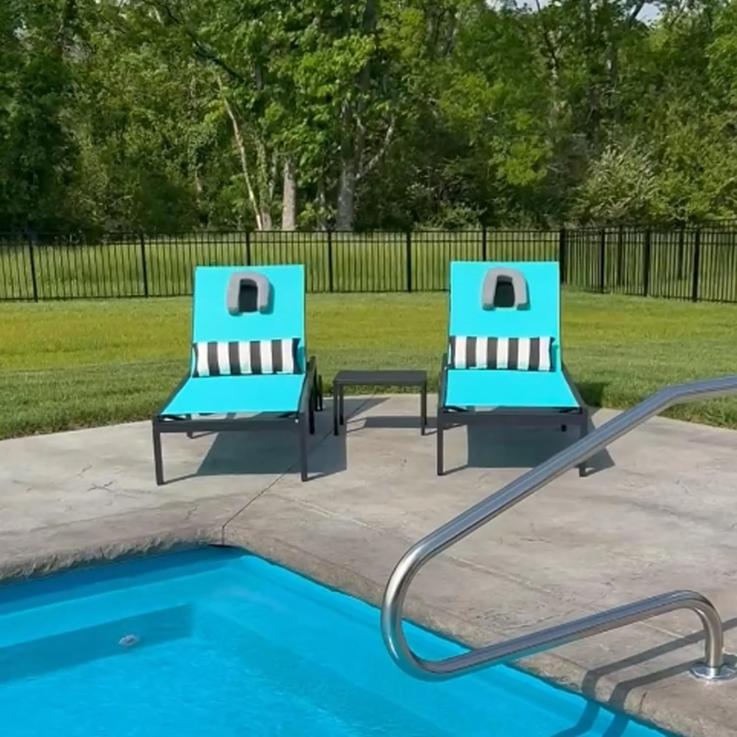 PURPLE LEAF Patio Tanning Lounge Chair Set with Face Down Hole Outdoor Aluminum Adjustable Reclining Chairs Wheels Pillows and Table for Poolside Beach Sunbathing Lounger, Beige