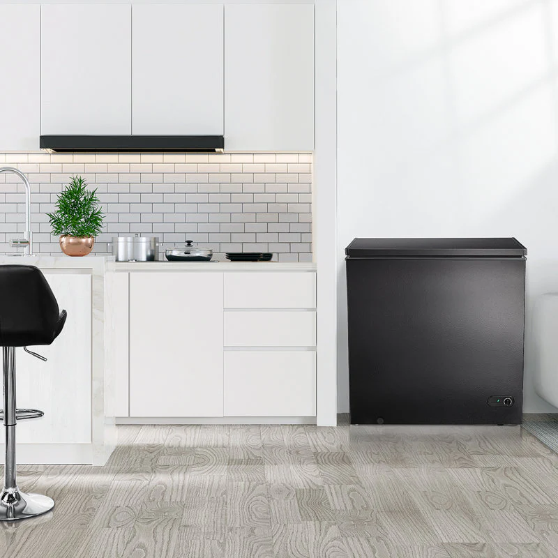 7 Cubic Feet Chest Freezer with Adjustable Temperature Controls