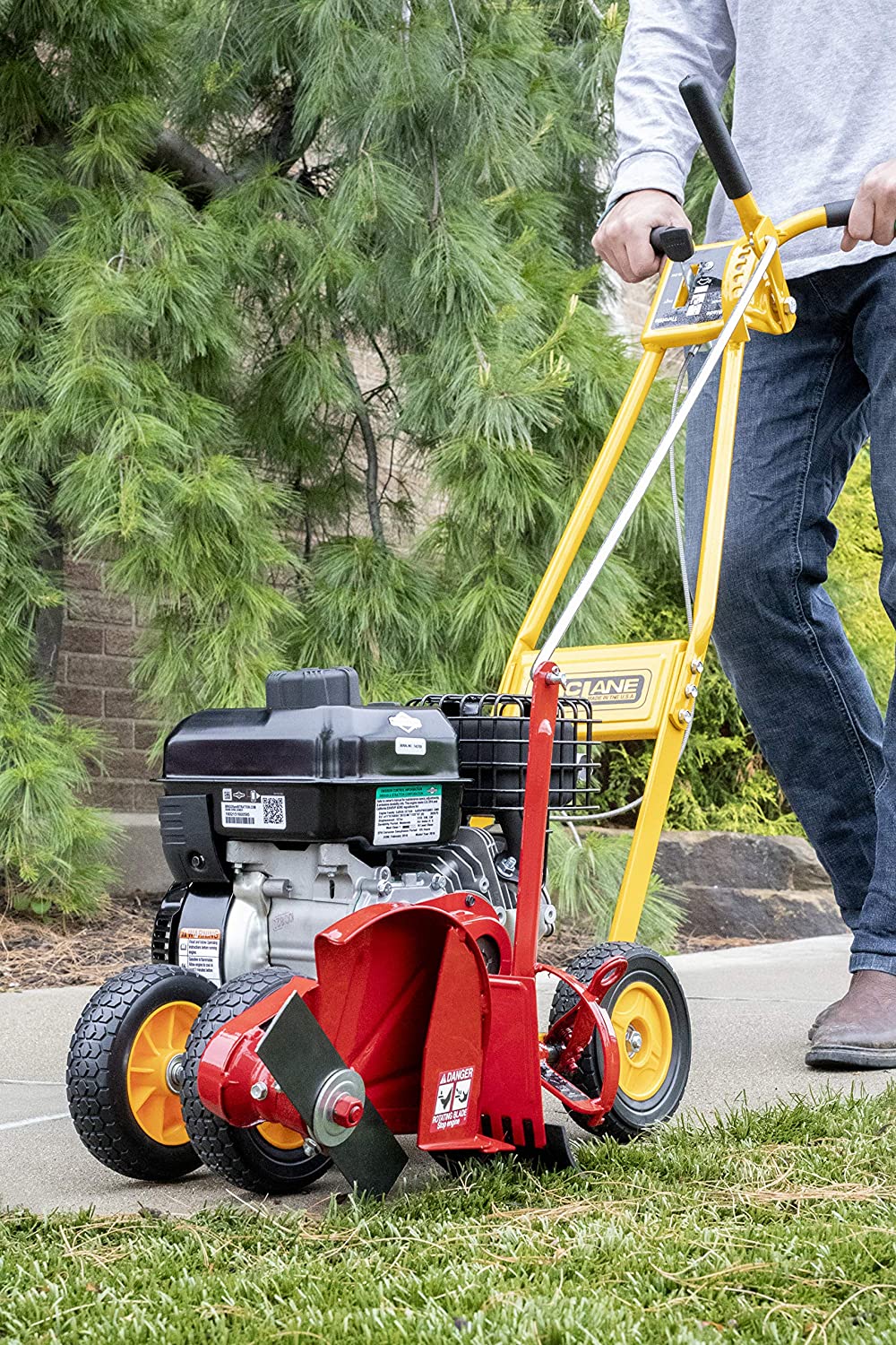 101-5.5GT-7Gas Powered Lawn Edger, 5.50 Gross Torque/3.5 B&S Engine 7 Wheels