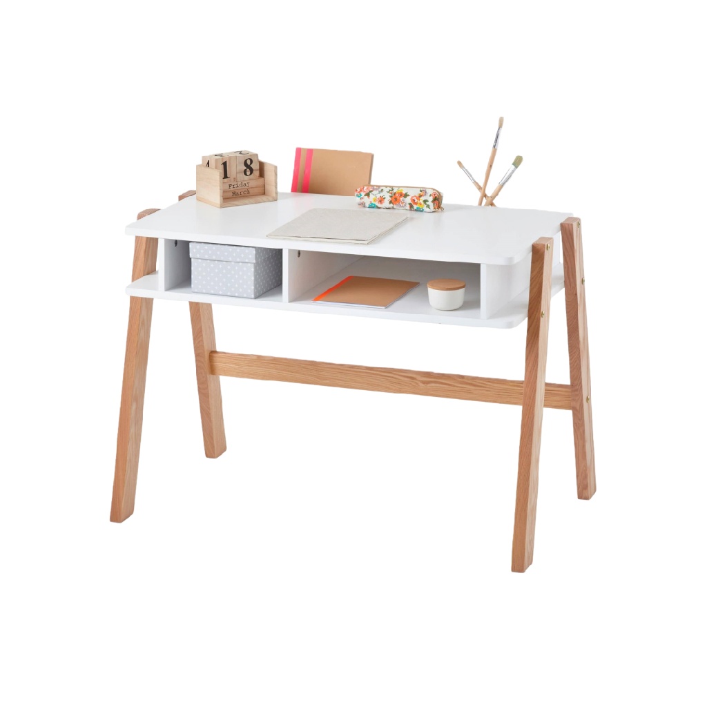 Bureau blanc avec étagères ouvertes et pieds en bois — Style nordique