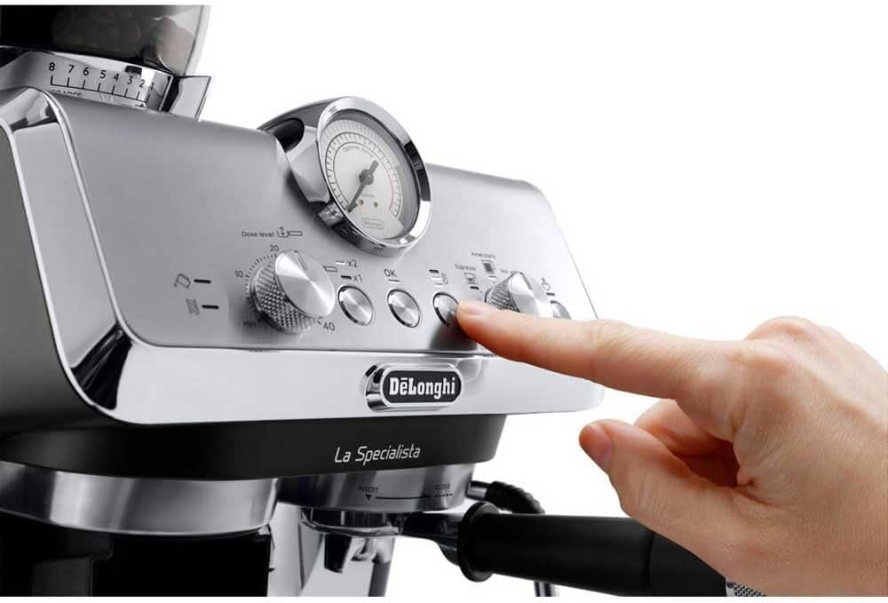 De'Longhi La Specialista Arte EC9155.MB, Machine Expresso Manuelle, Moulin intégré avec 8 finesses de mouture, Contrôle Actif de la Température, Buse vapeur MyLatte Art, Métal/Noir [Classe énergétique A+]