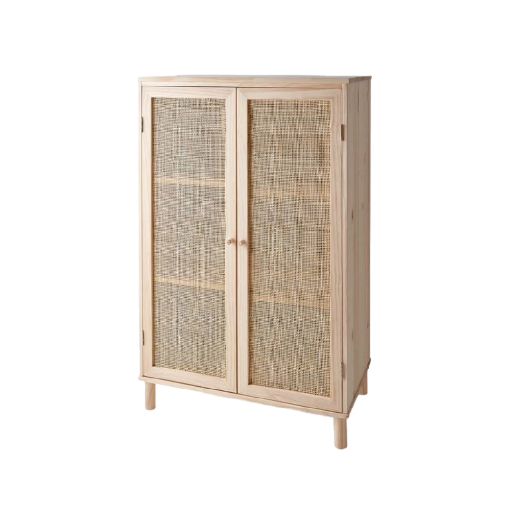 Armoire en bois naturel avec portes en rotin tressé
