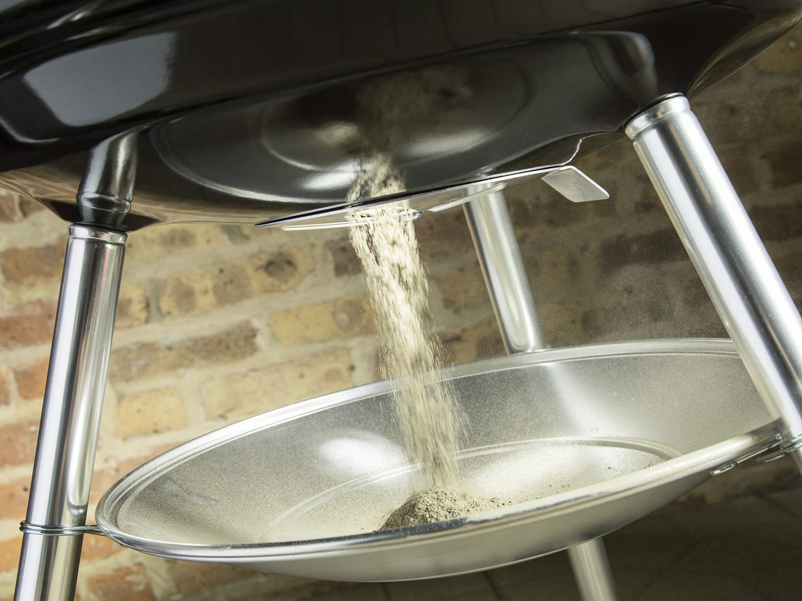 Weber Compact Kettle barbecue au charbon de bois, surface de cuisson Ø 47cm, barbecue avec couvercle et cuve en acier emaillé, trépied et roues, grille chromée – Noir (1221004)