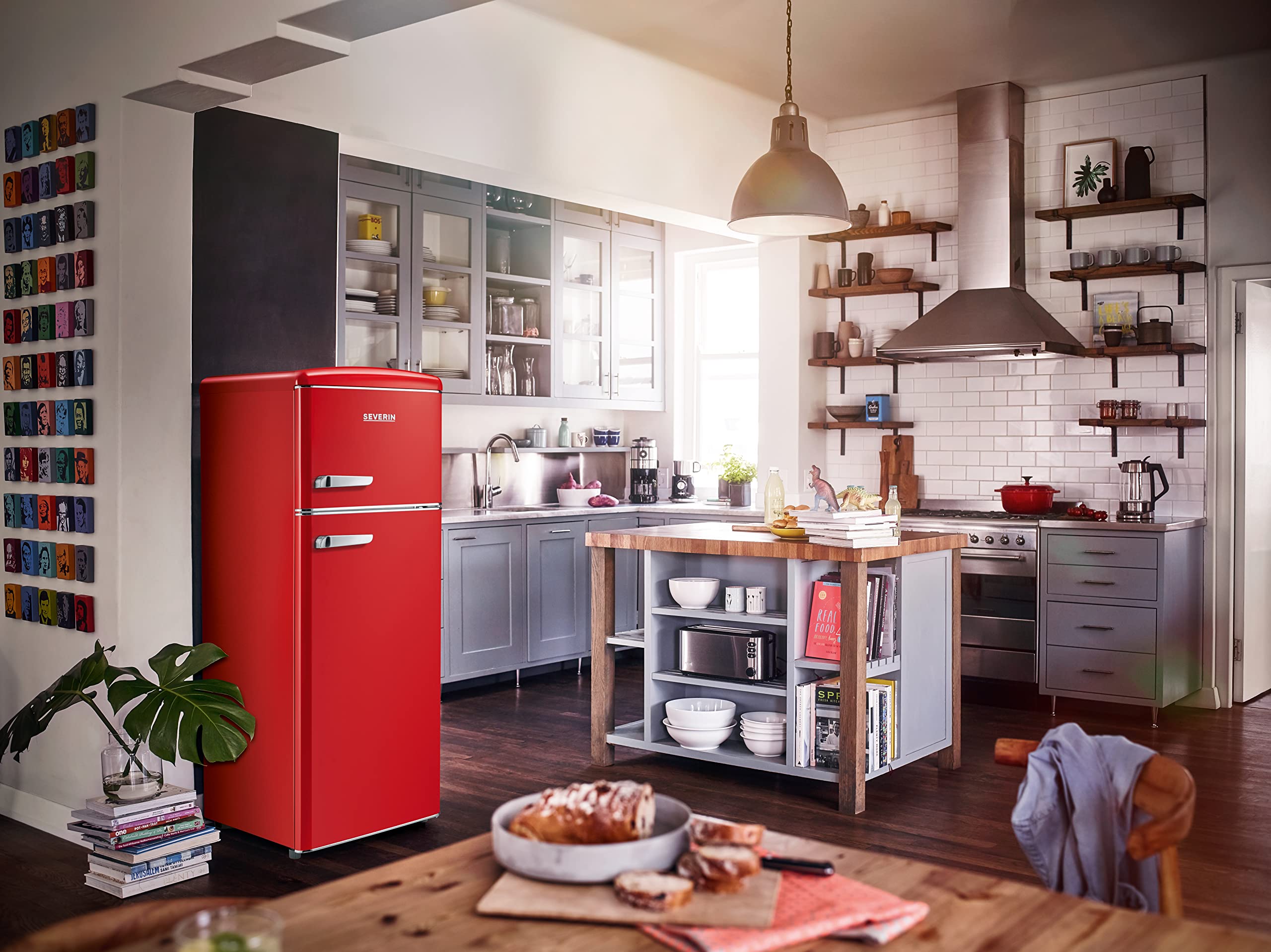 SEVERIN Réfrigérateur Congélateur 2 portes, Pose libre, Largeur 55 cm, 206L, Classe E, Veggibox incluse, Rétro, Rouge, RKG 8930