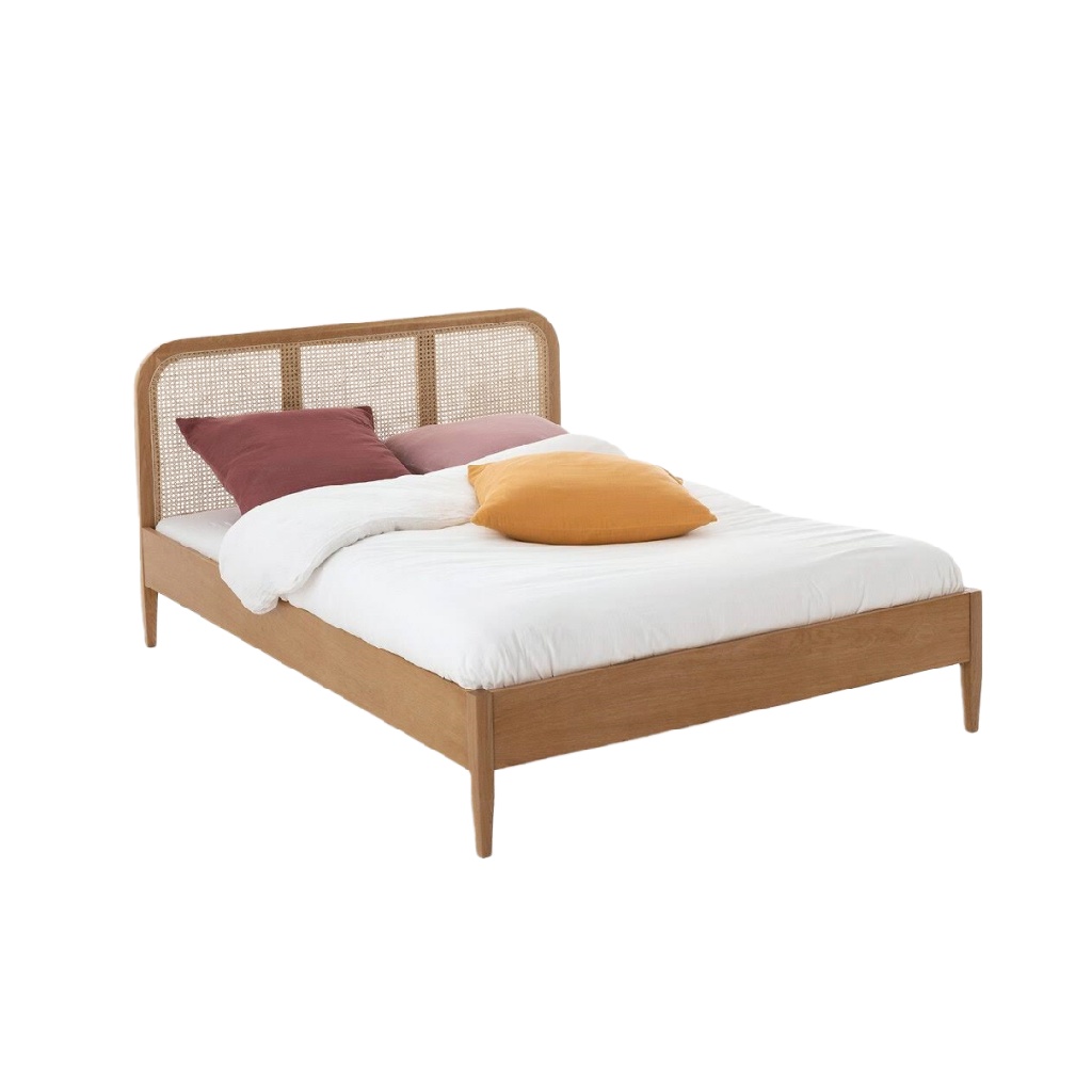 Lit en bois avec tête de lit en rotin — Style vintage naturel — Élégance et confort