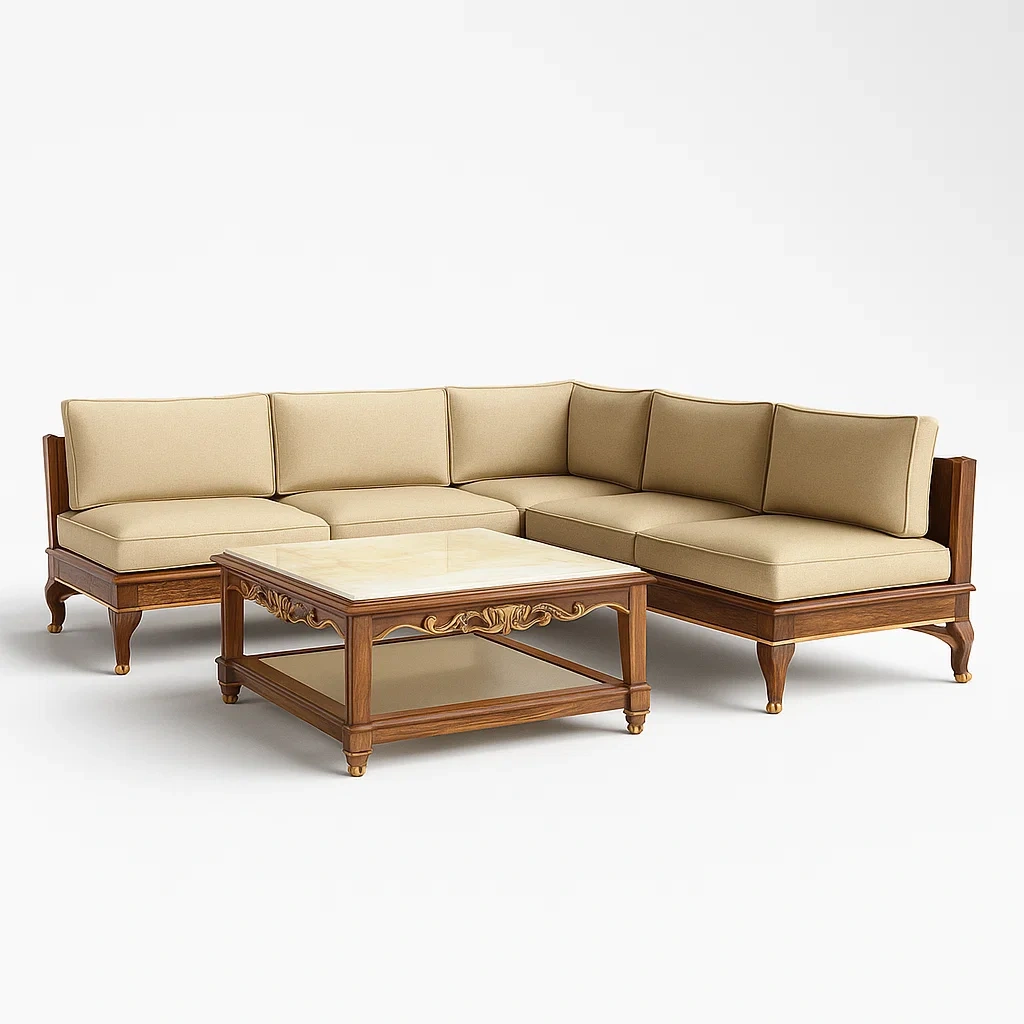 Canapé d’angle en bois avec coussins en tissu beige et table basse en marbre