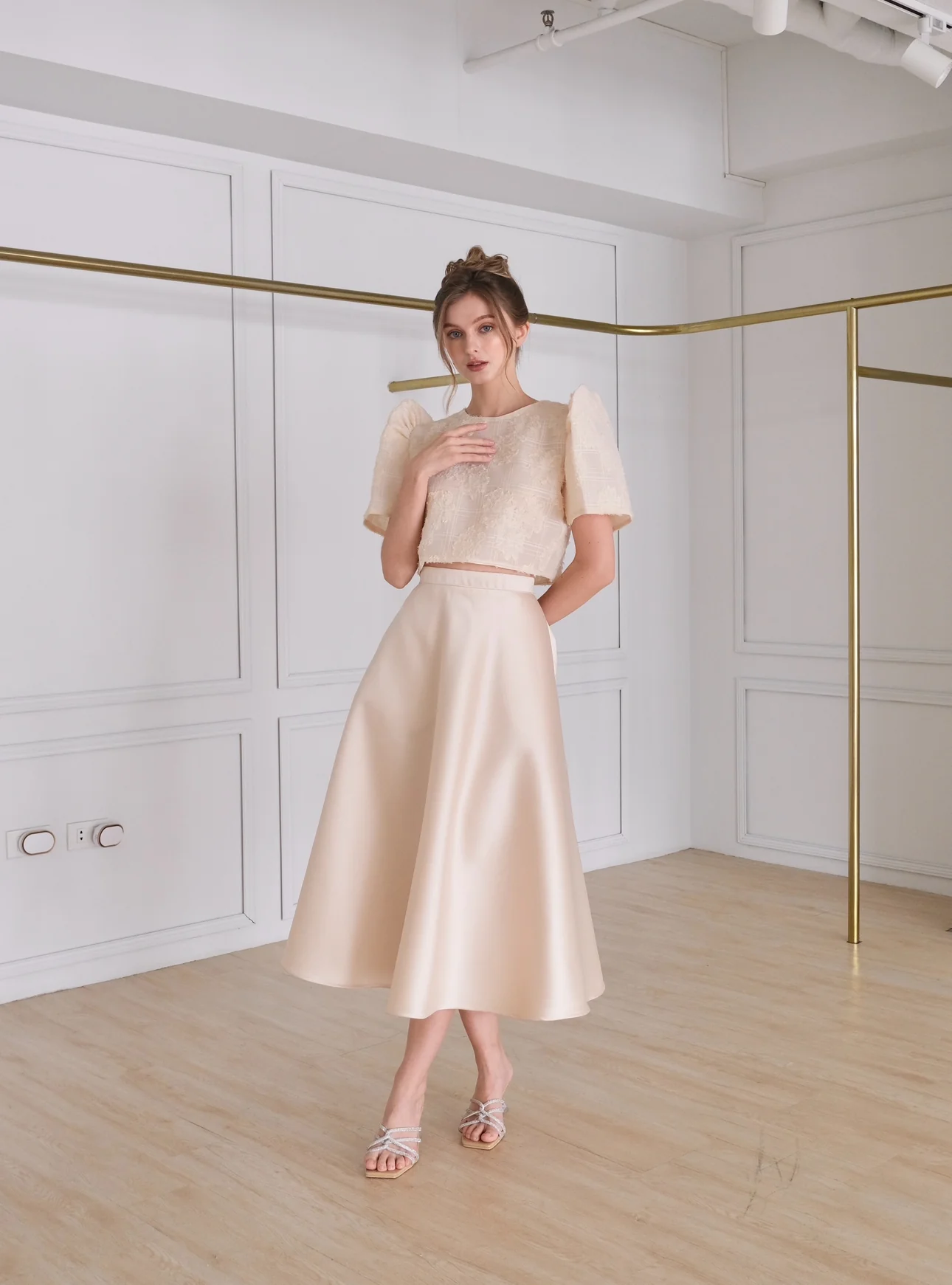Maria top (CREAM EMBOSSED)