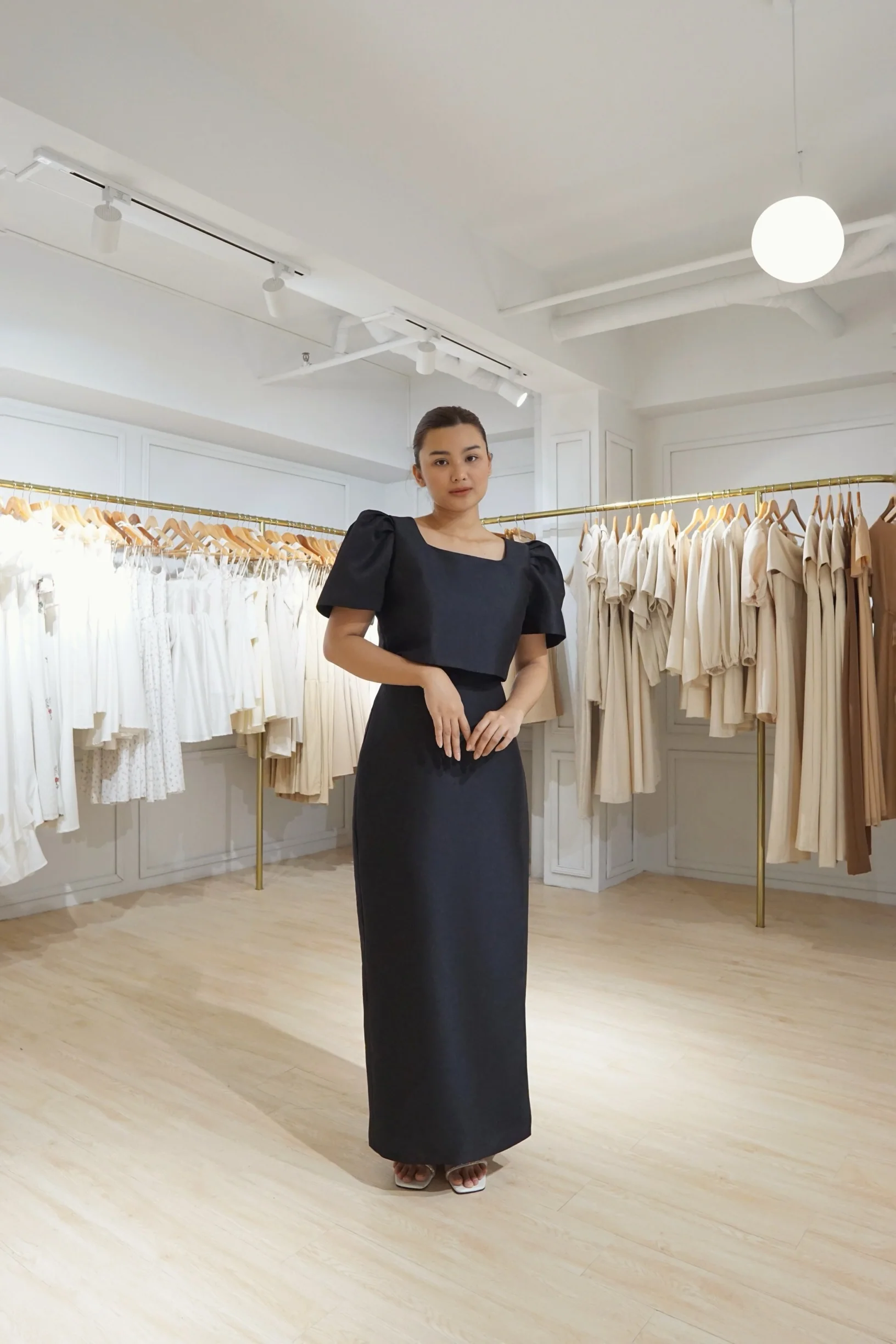 Side-Slit A-Line Skirt in Slimming (BLACK)