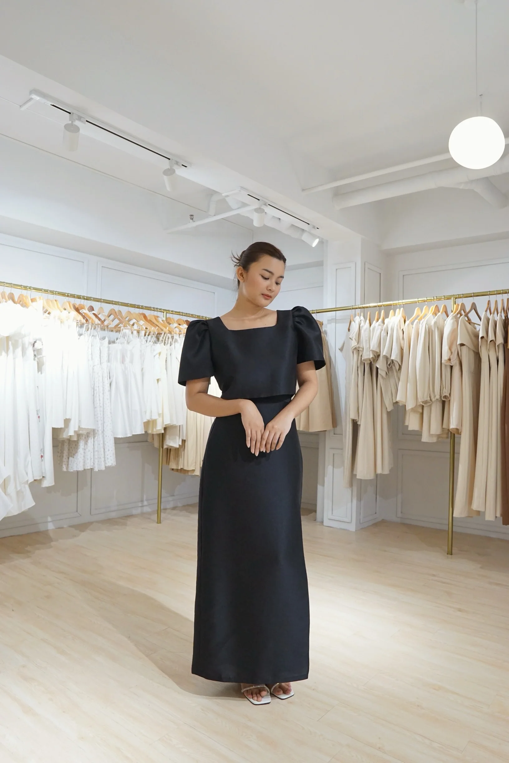 Side-Slit A-Line Skirt in Slimming (BLACK)