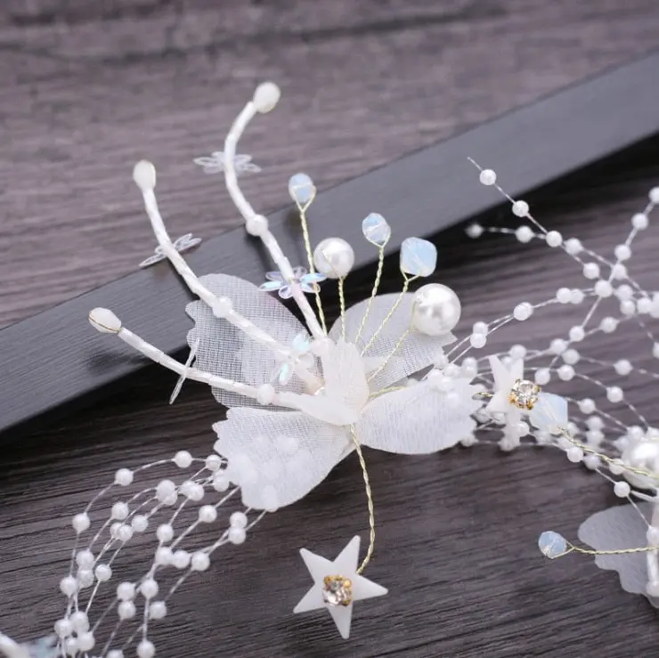 White Flower Combs for Women and Girls - Elegant Fashionable Hair Combs in Lace