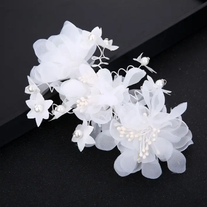 White Flower Combs for Women and Girls - Elegant Fashionable Hair Combs in Lace