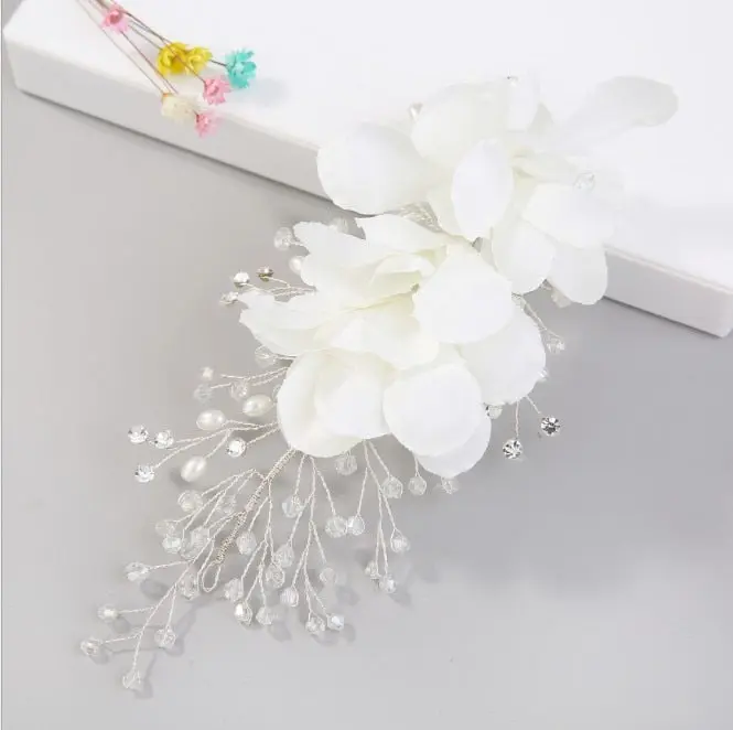 White Flower Combs for Women and Girls - Elegant Fashionable Hair Combs in Lace