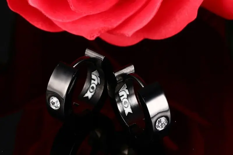 Cute Hoop Earrings in Stainless Steel and Crystal, Ear Cuffs, Brincos Huggie Jewelry for Men and Women