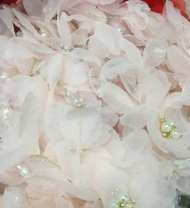 White Flower Combs for Women and Girls - Elegant Fashionable Hair Combs in Lace