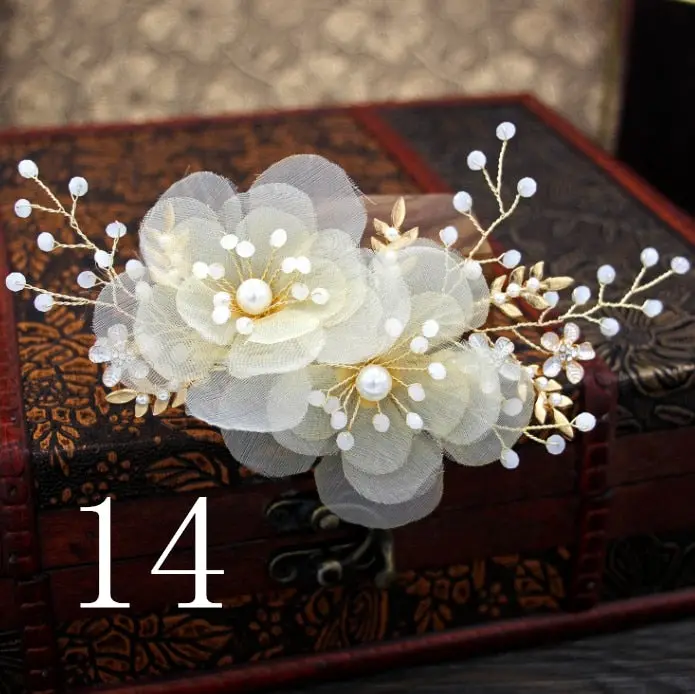 White Flower Combs for Women and Girls - Elegant Fashionable Hair Combs in Lace