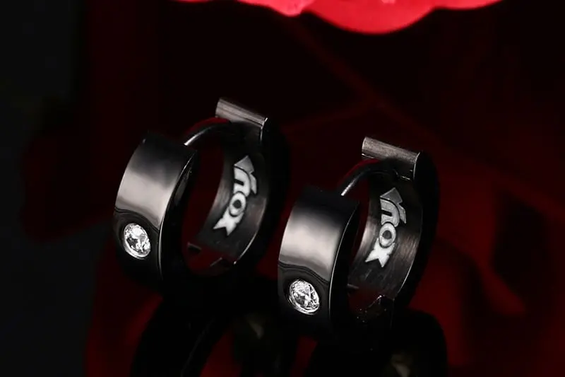 Cute Hoop Earrings in Stainless Steel and Crystal, Ear Cuffs, Brincos Huggie Jewelry for Men and Women