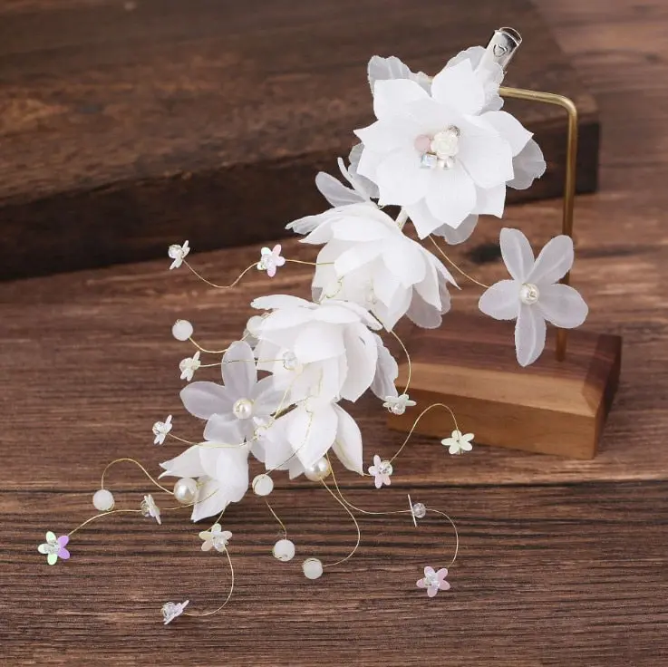 White Flower Combs for Women and Girls - Elegant Fashionable Hair Combs in Lace