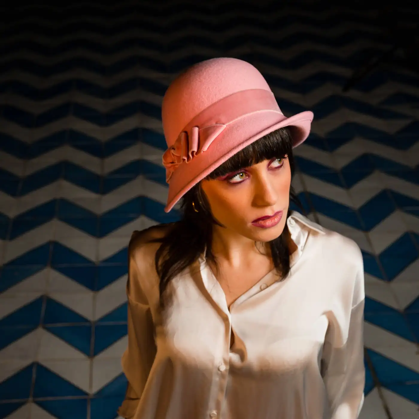 Cappello a Cloche in Feltro di Lana Merinos con Nastro di Velluto