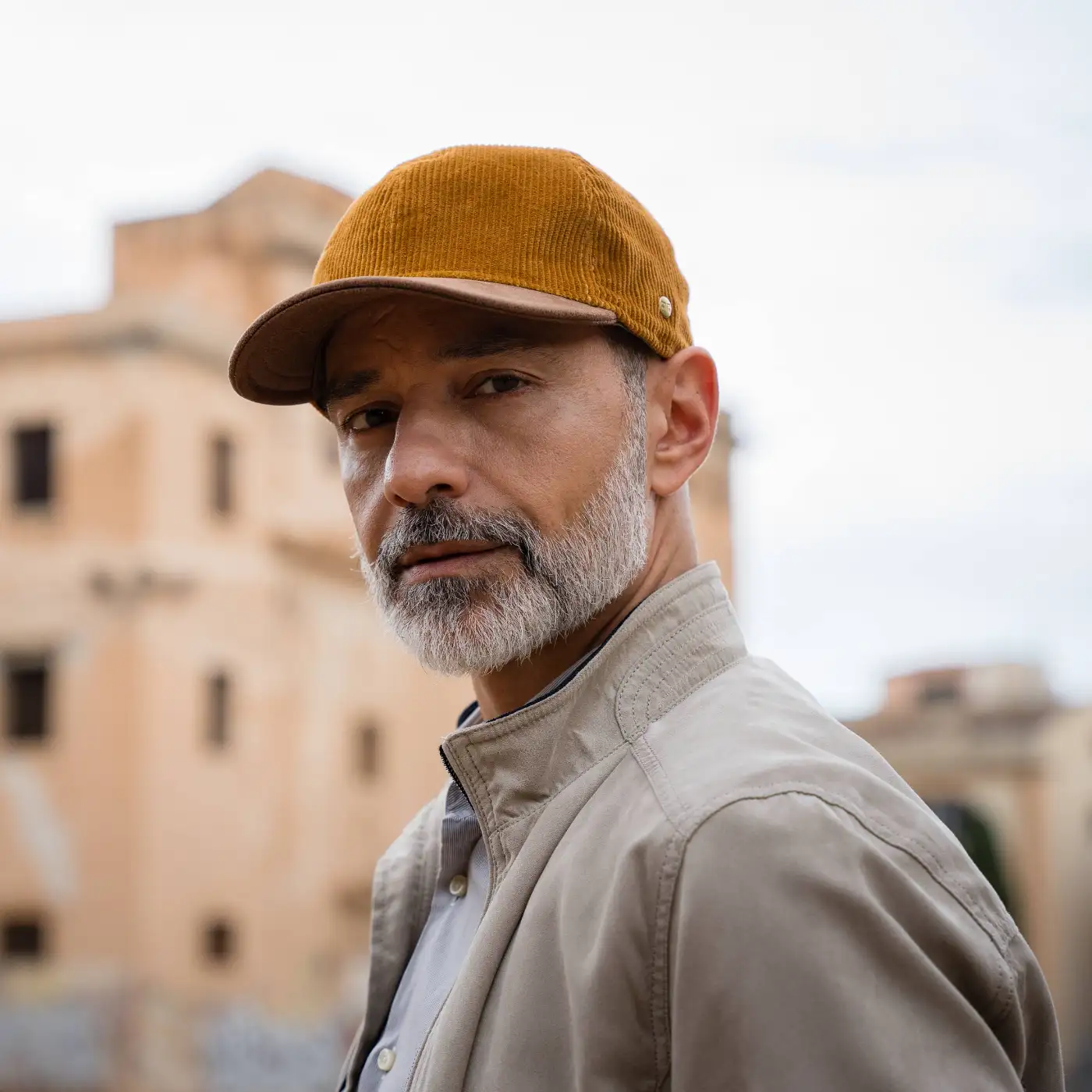 Berretto in Velluto con Visiera Rigida in Ecopelle