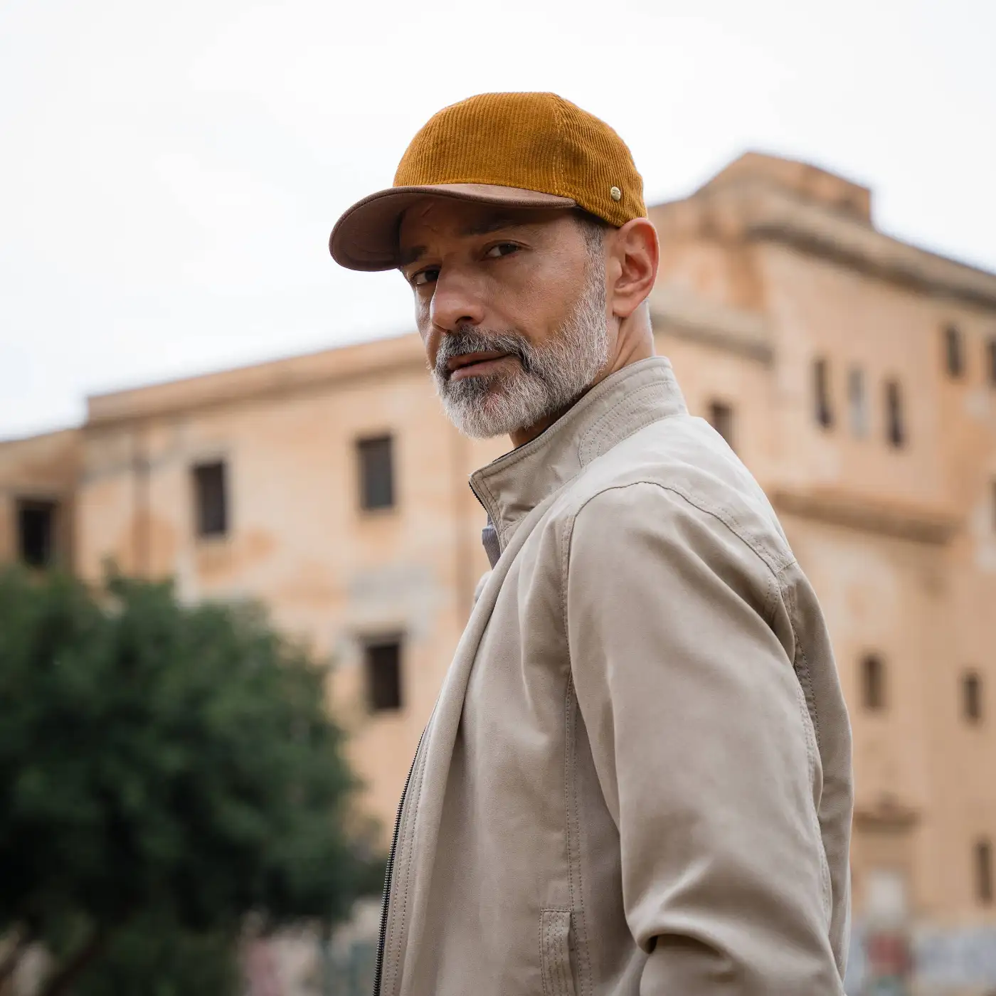 Berretto in Velluto con Visiera Rigida in Ecopelle