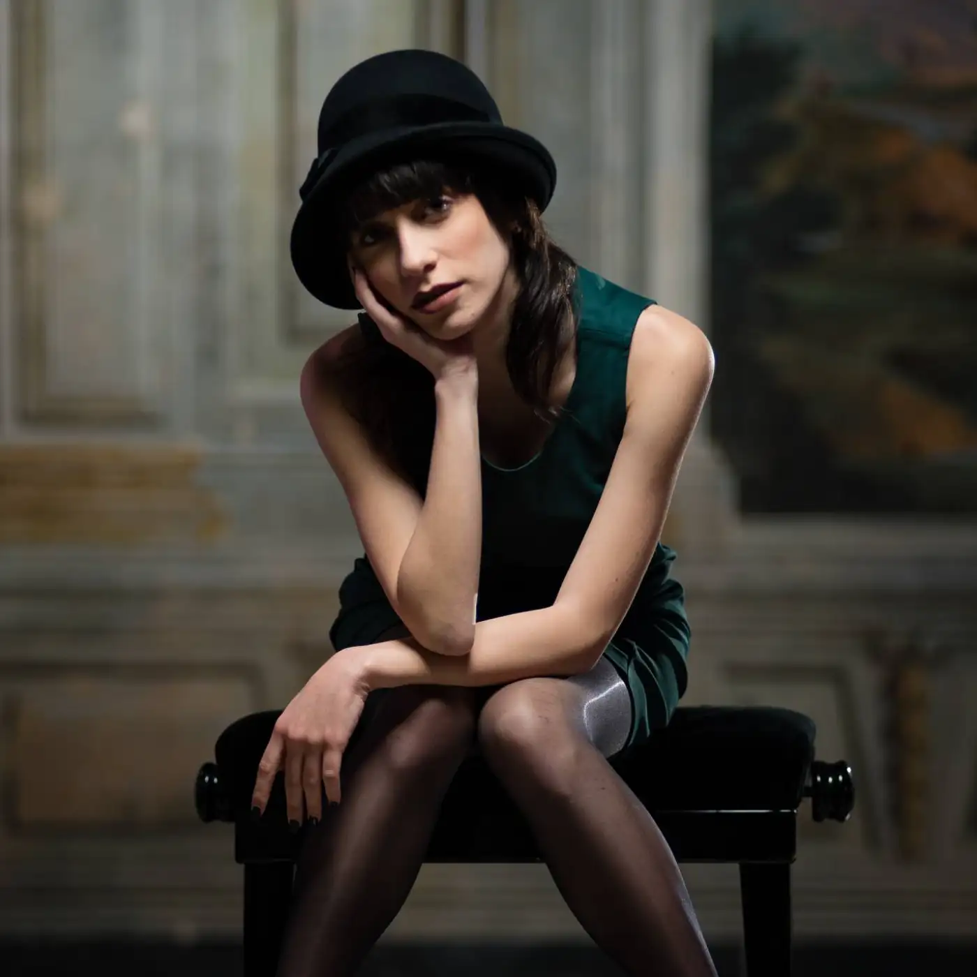 Cappello a Cloche in Feltro di Lana Merinos con Nastro di Velluto