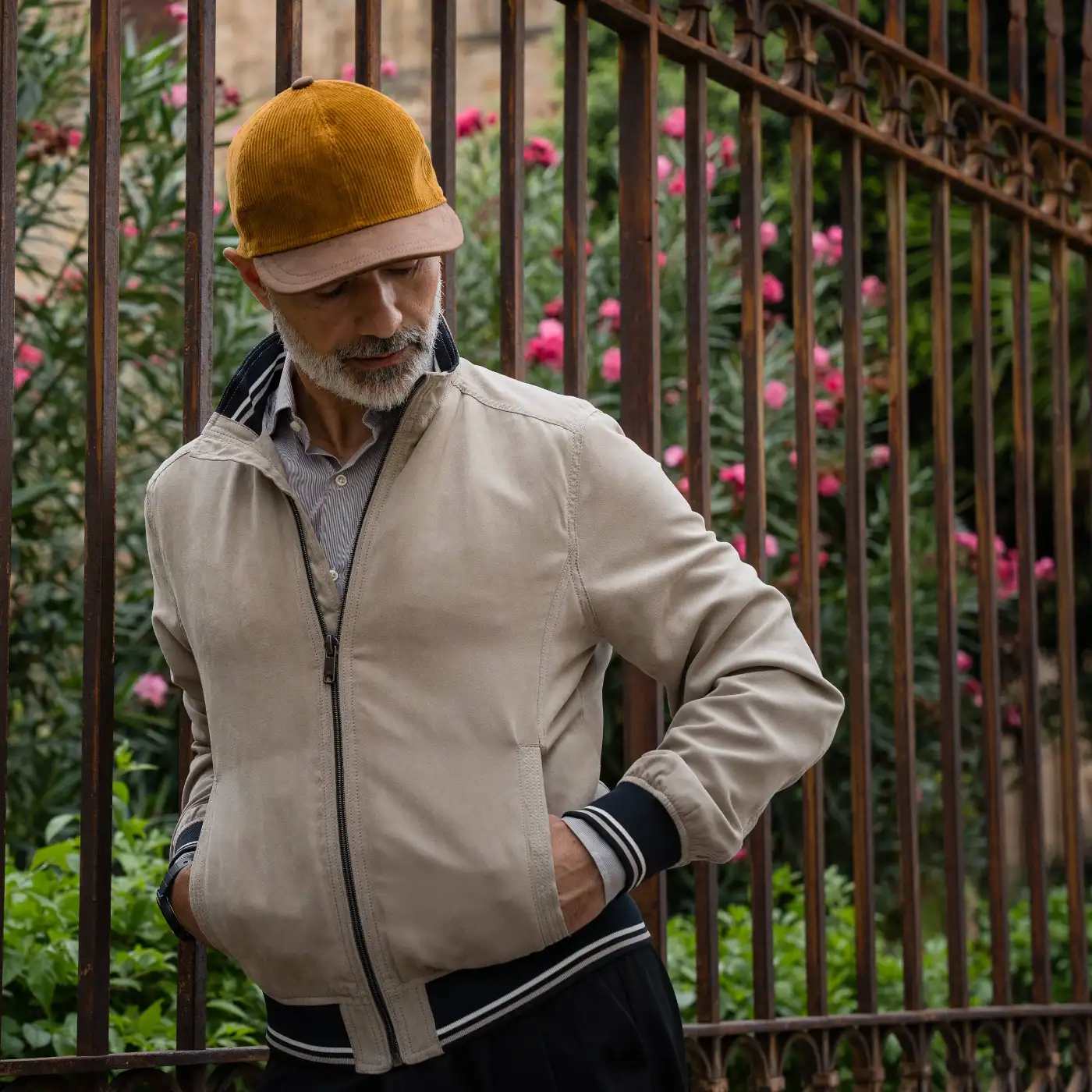 Berretto in Velluto con Visiera Rigida in Ecopelle