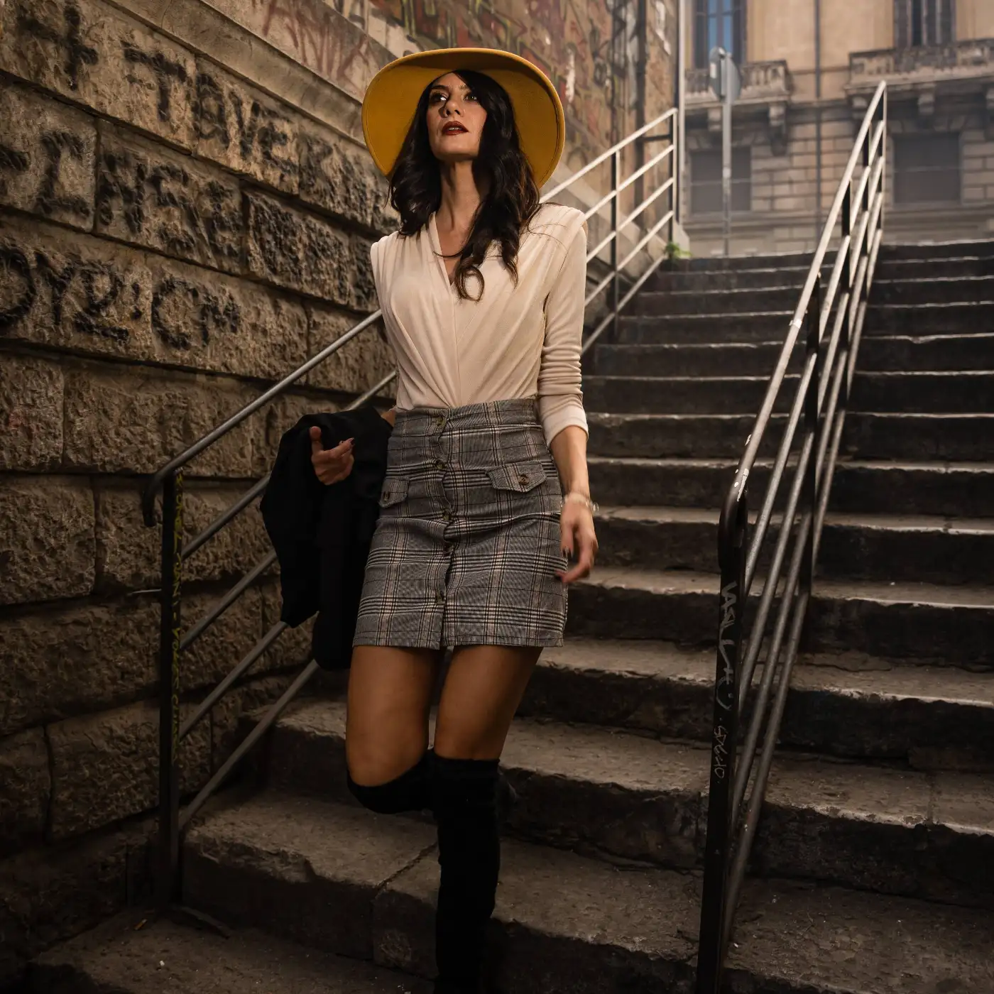 Cappello a Cloche Signorile a Tesa Larga in Lana Merinos